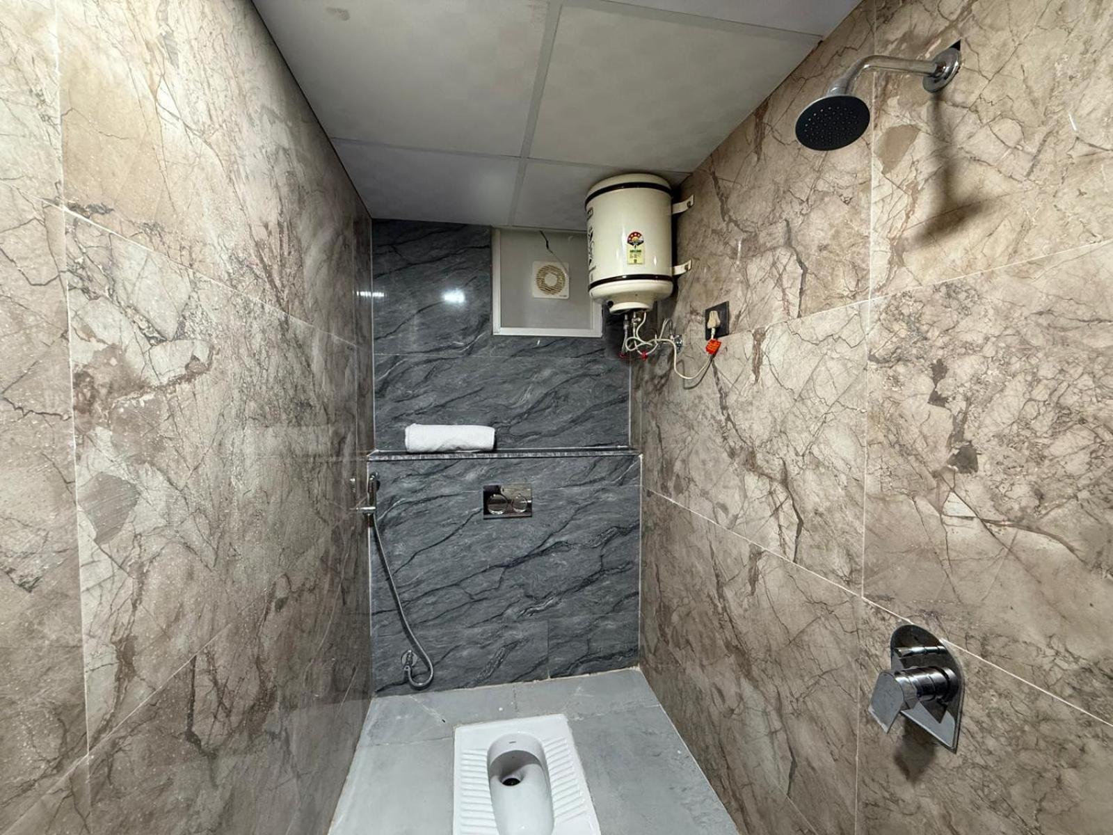 Palm Elanza Apartment