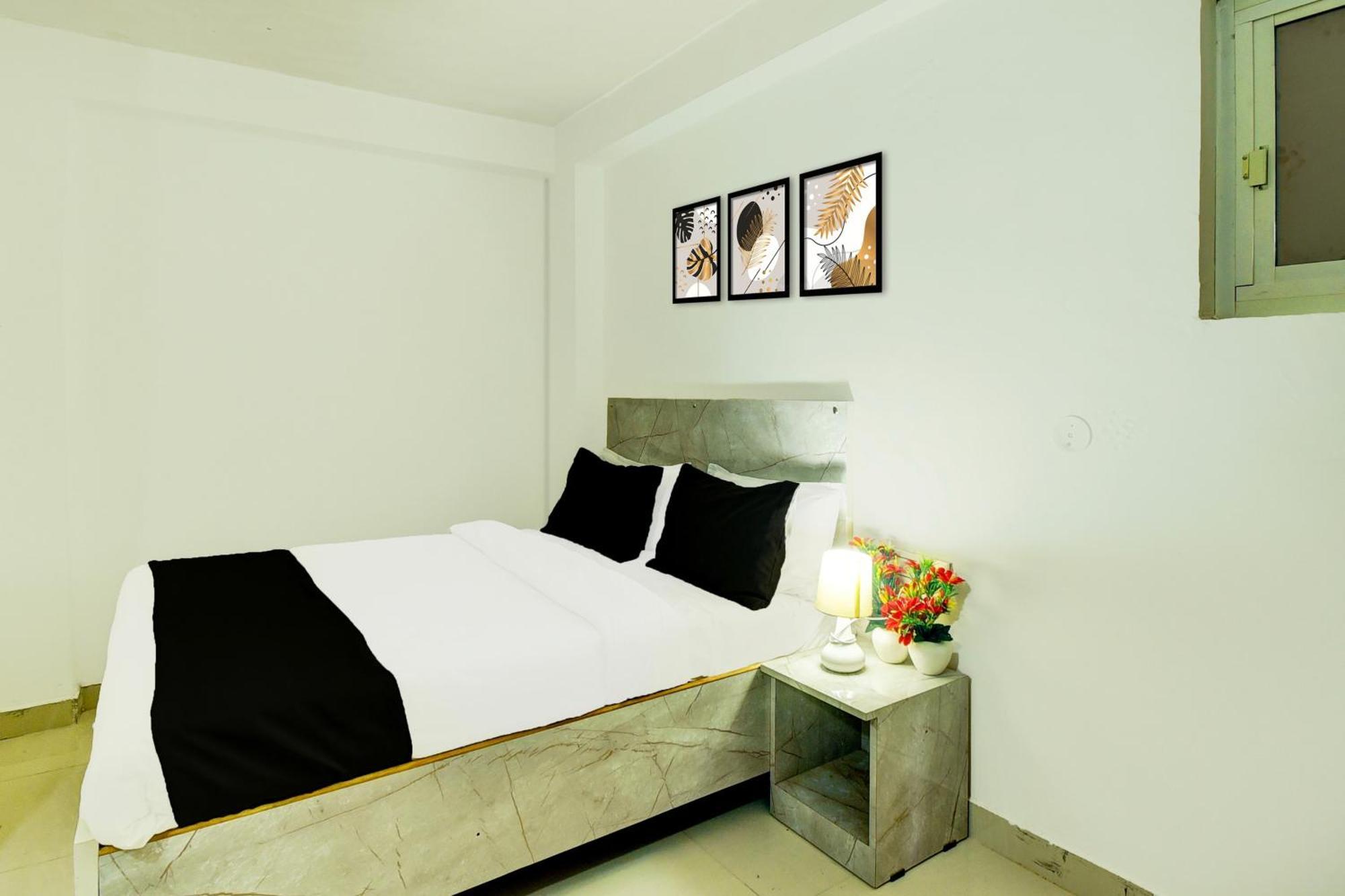 O The Moon Rover Hotel 3*