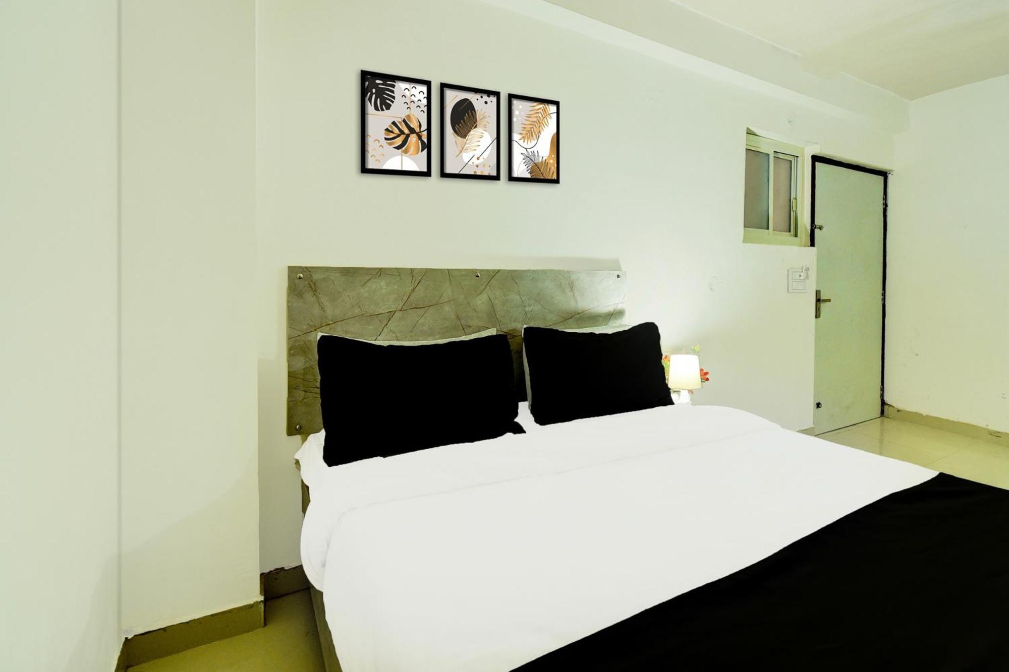 O The Moon Rover Hotel 3*