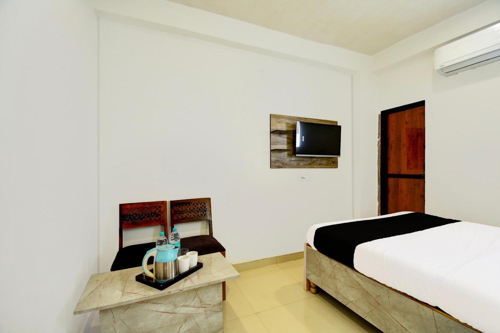 O The Moon Rover Hotel Jaipur