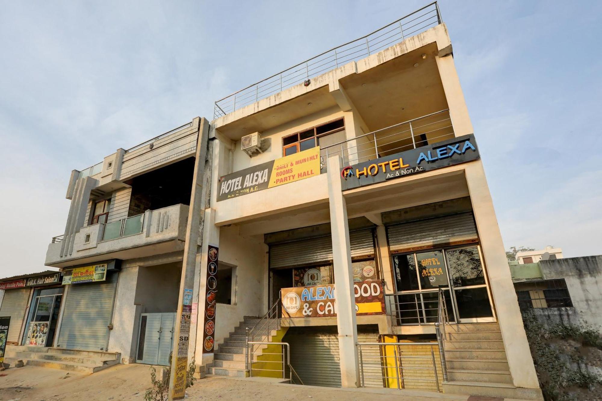 Hotel O Alexa Near Girdharipura School *