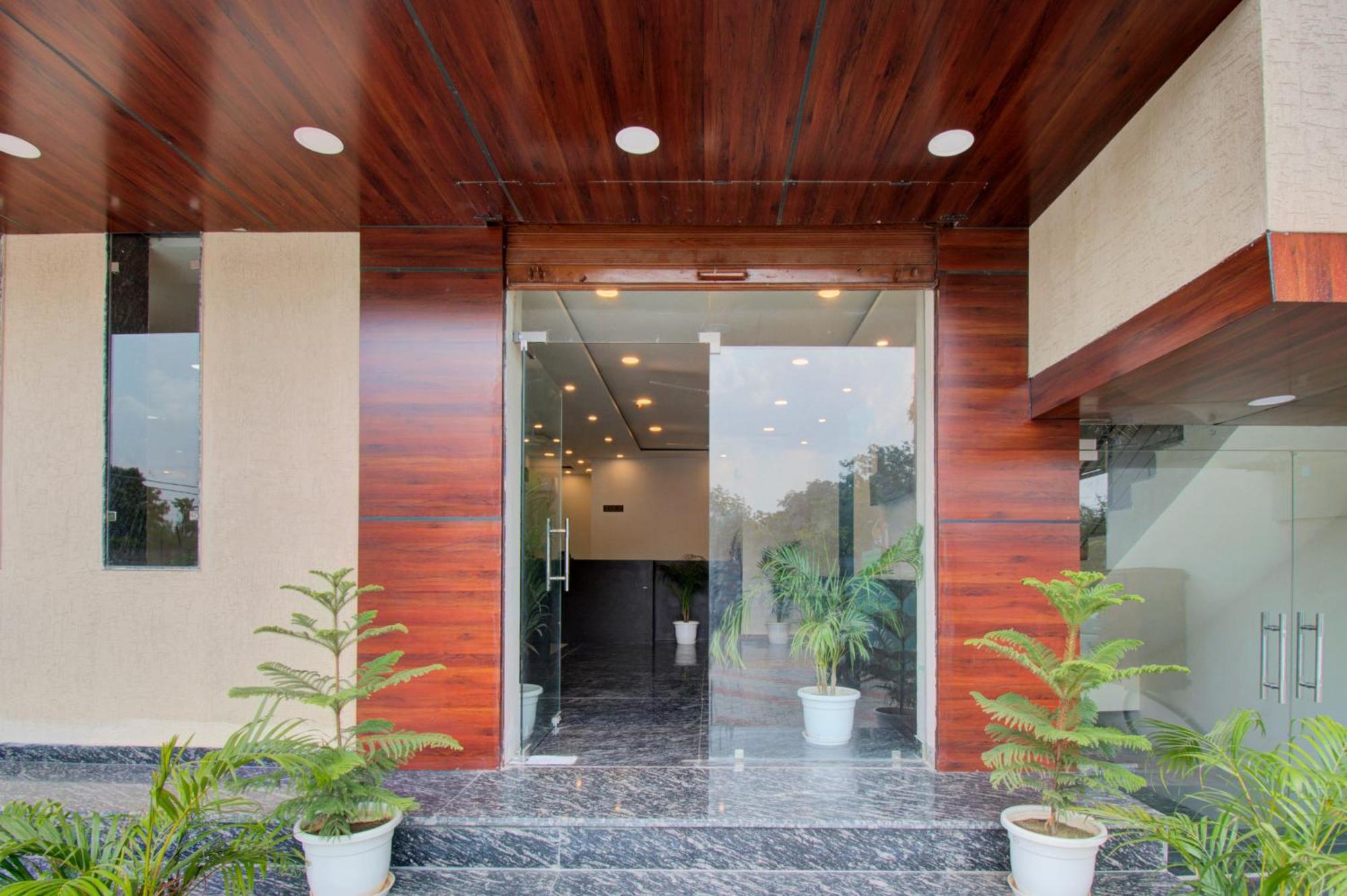 Townhouse Karma Hotel