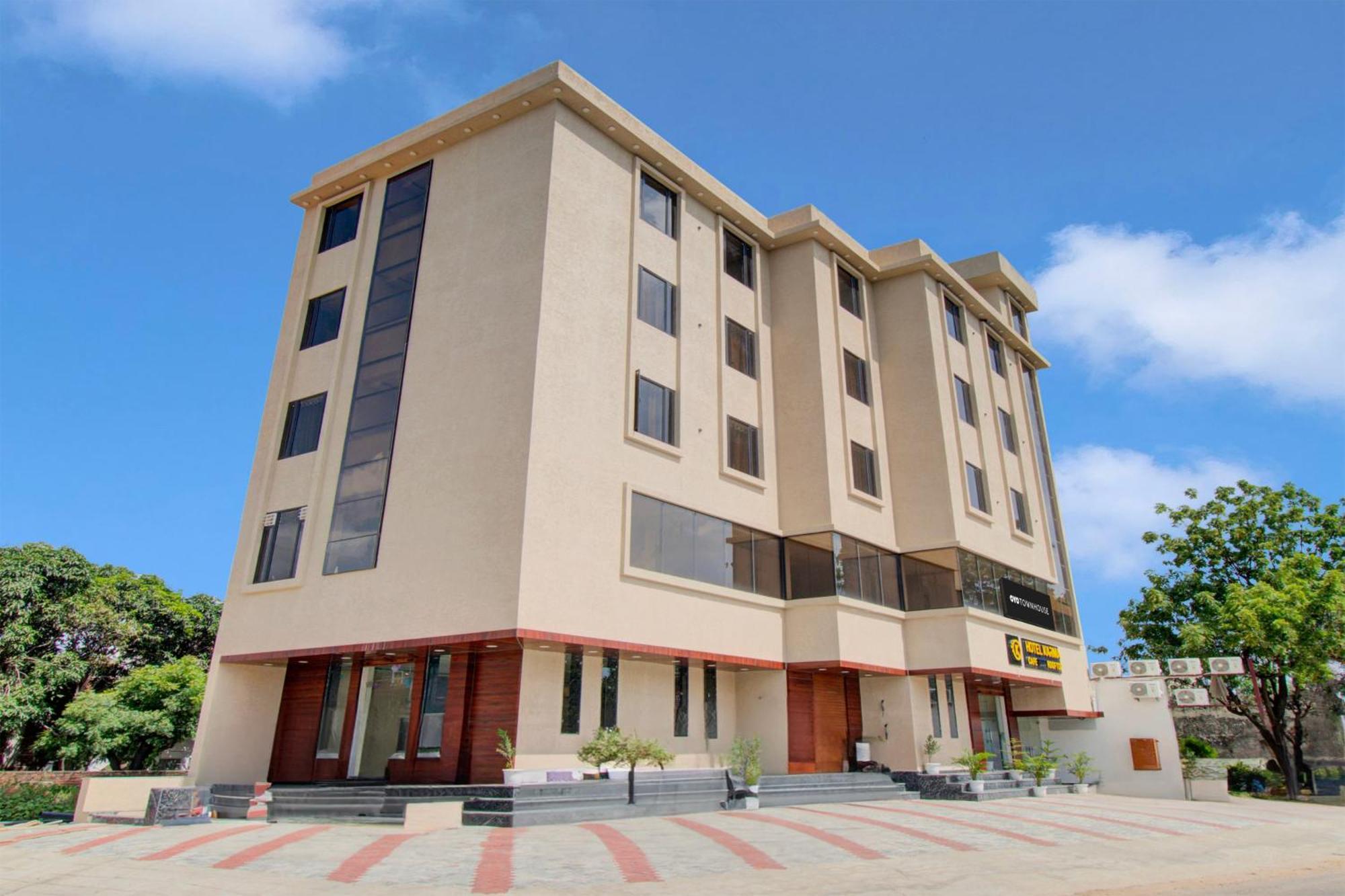 Townhouse Karma 3*