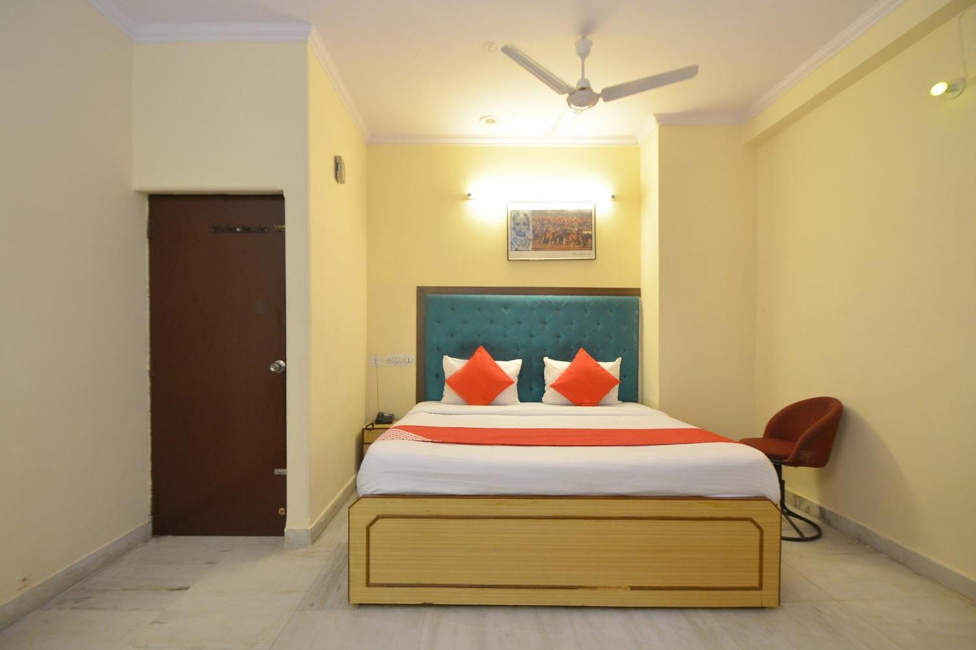Hotel O Royal Estate *