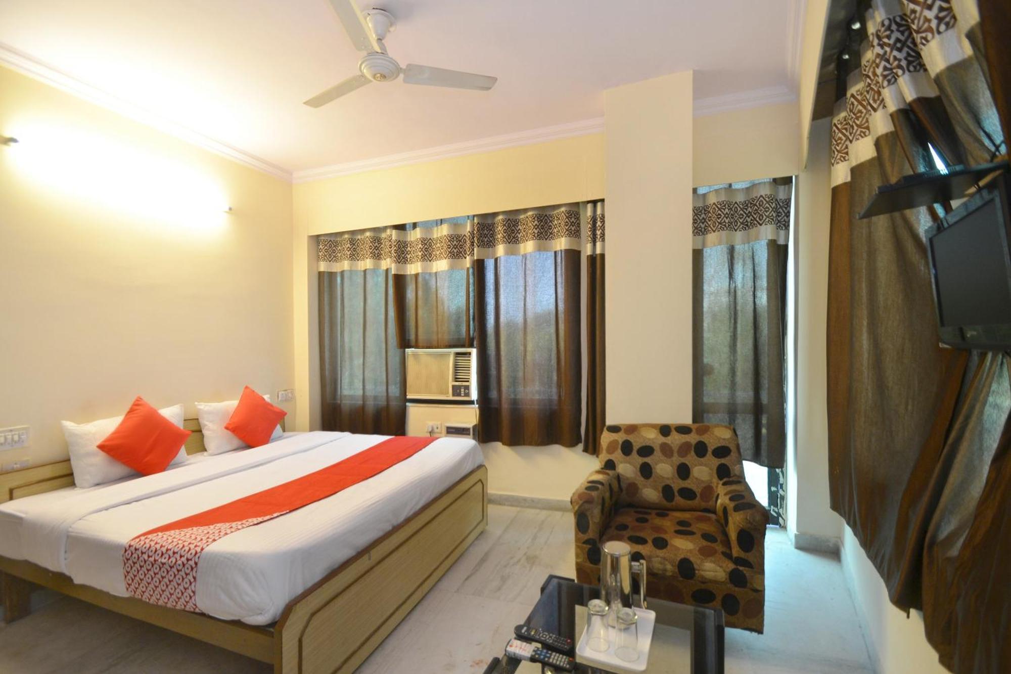 Hotel O Royal Estate *