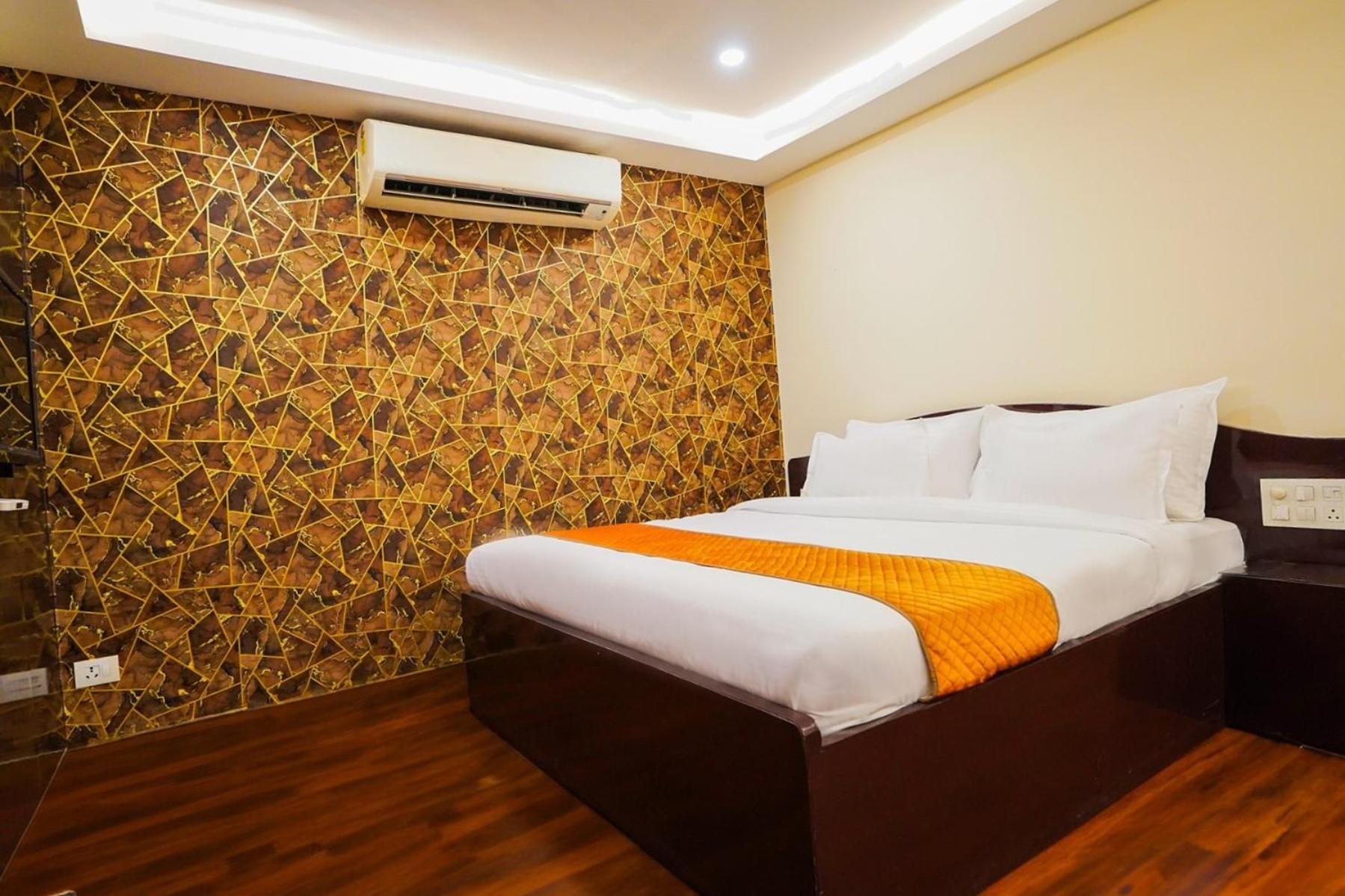 Fabhotel Polovictory Palace Hotel 3*
