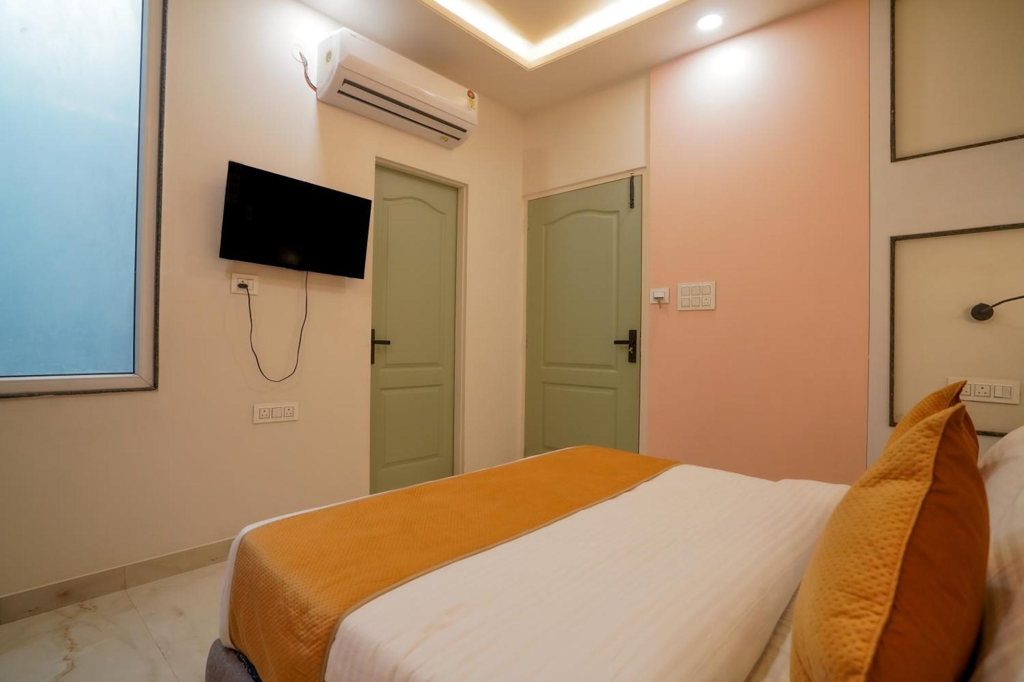 The Hidden Door-near Airport 3*