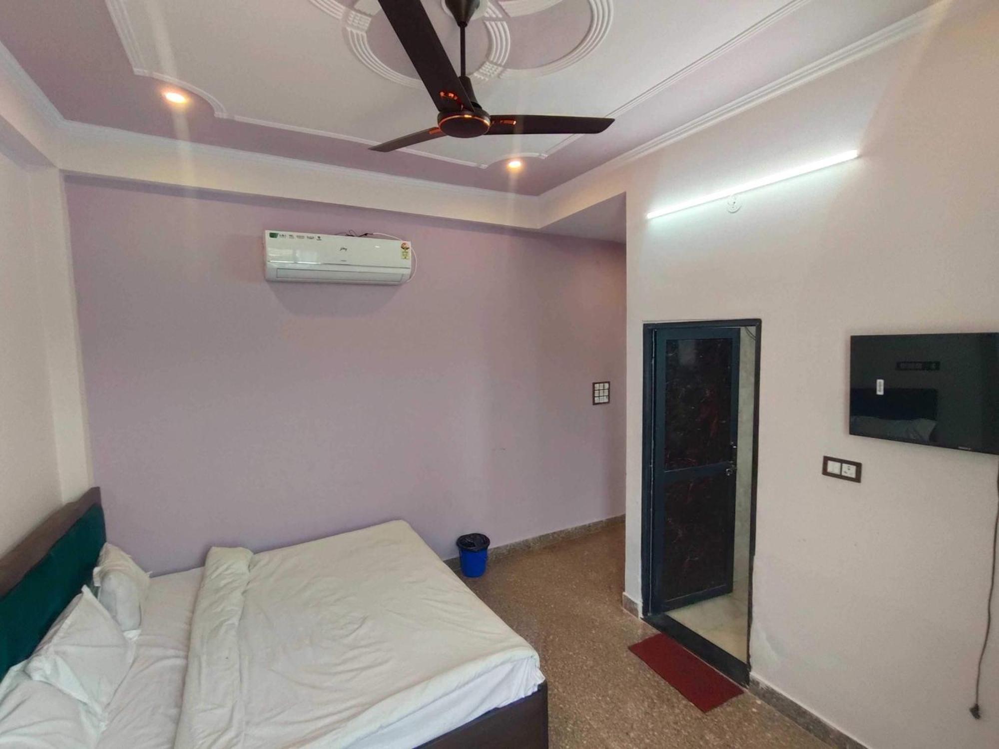 Hotel O R R Resturent And