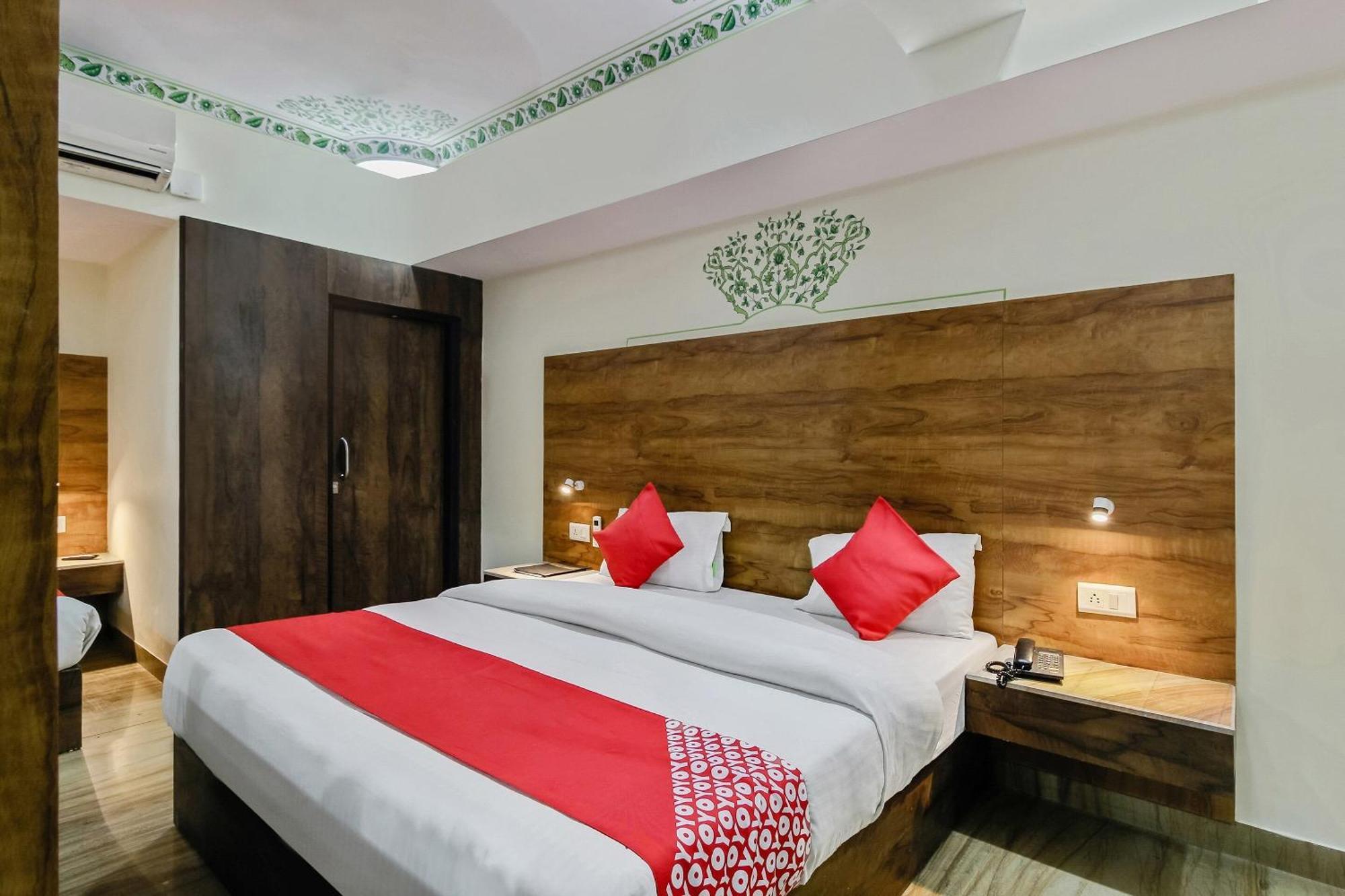 Collection O Tulip Palace Hotel 4*