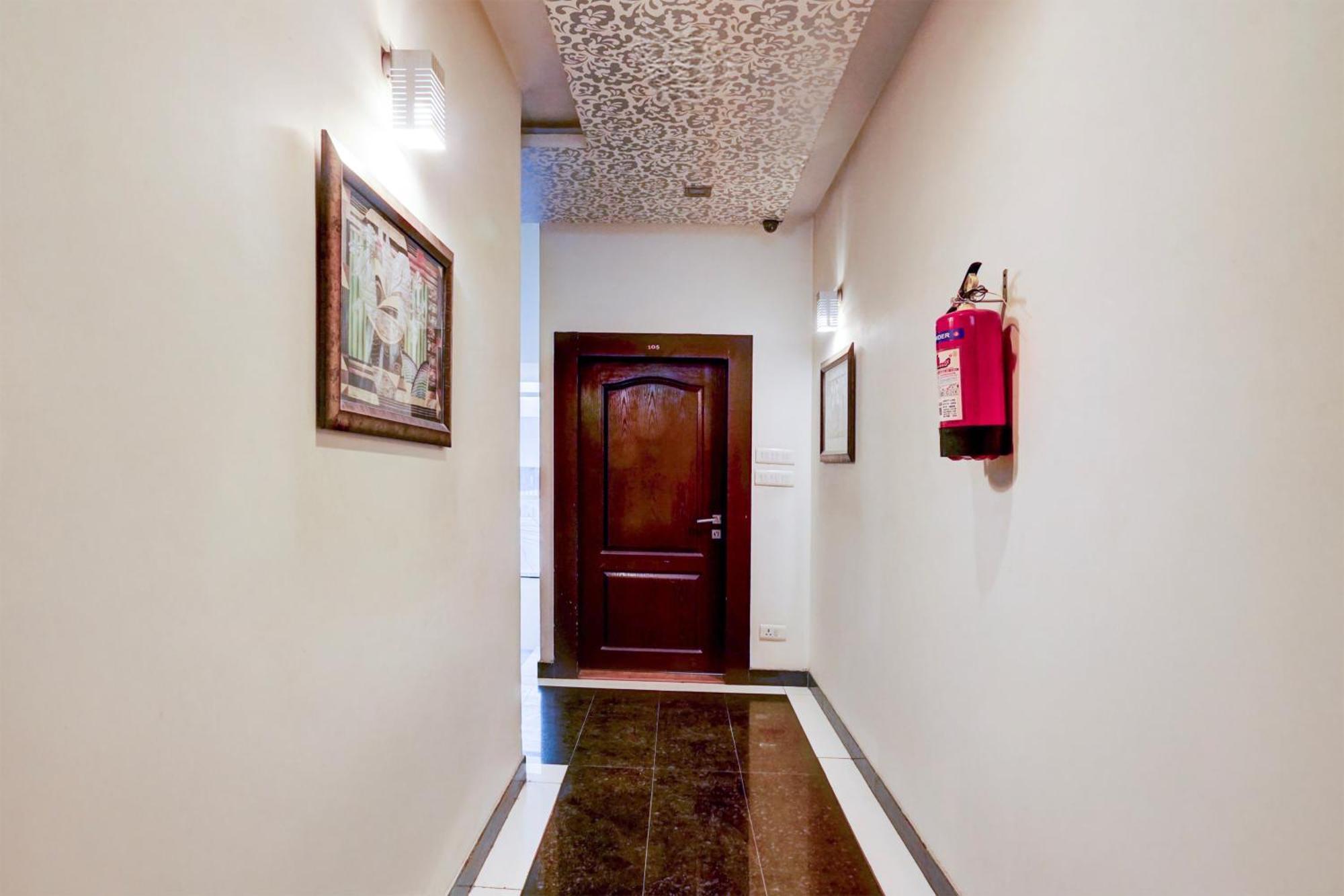 Super Collection O Banipark Formerly Arena Hotel *