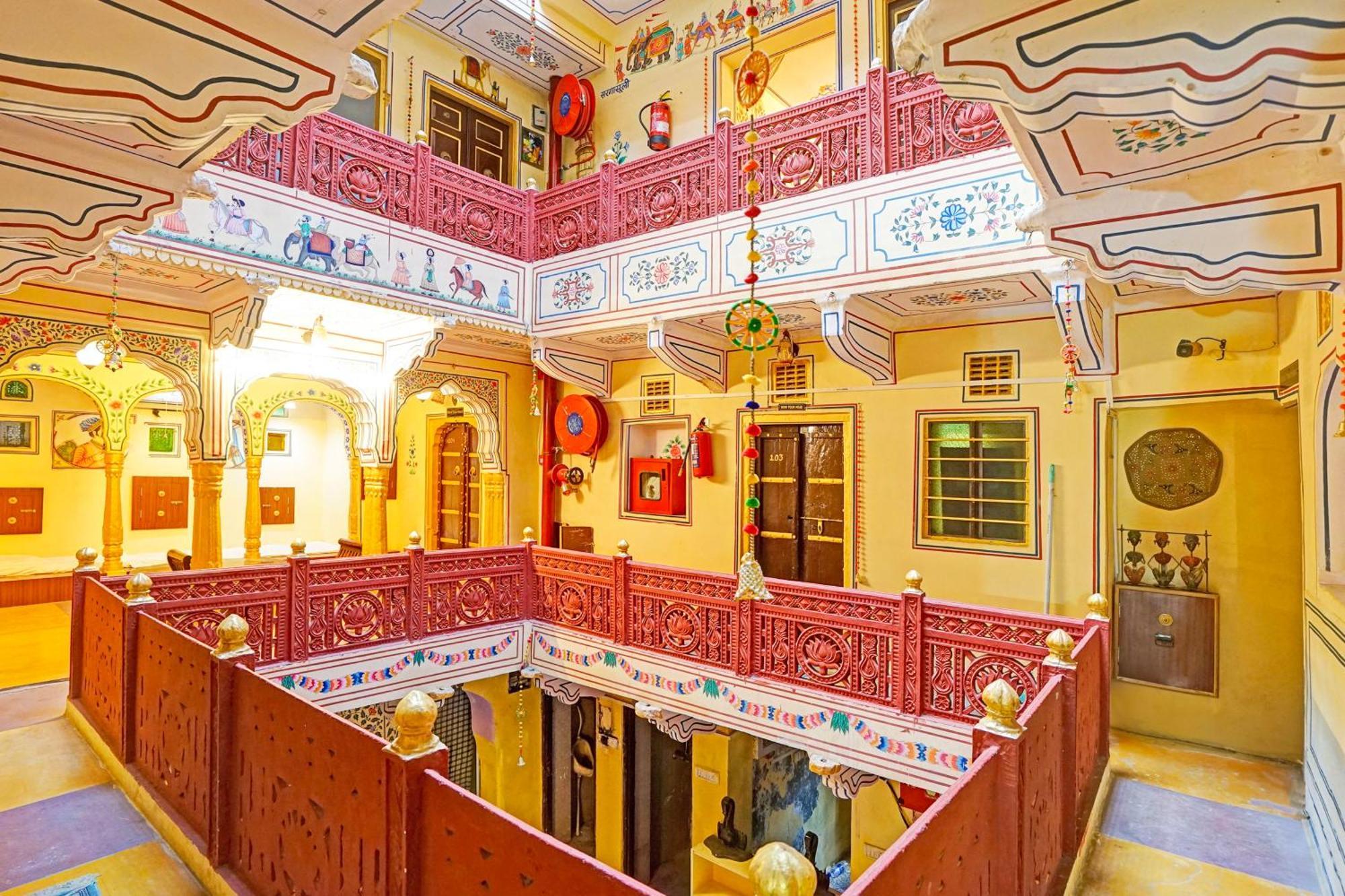 Super Collection O Ramganj Near Hawa Mahal 4*