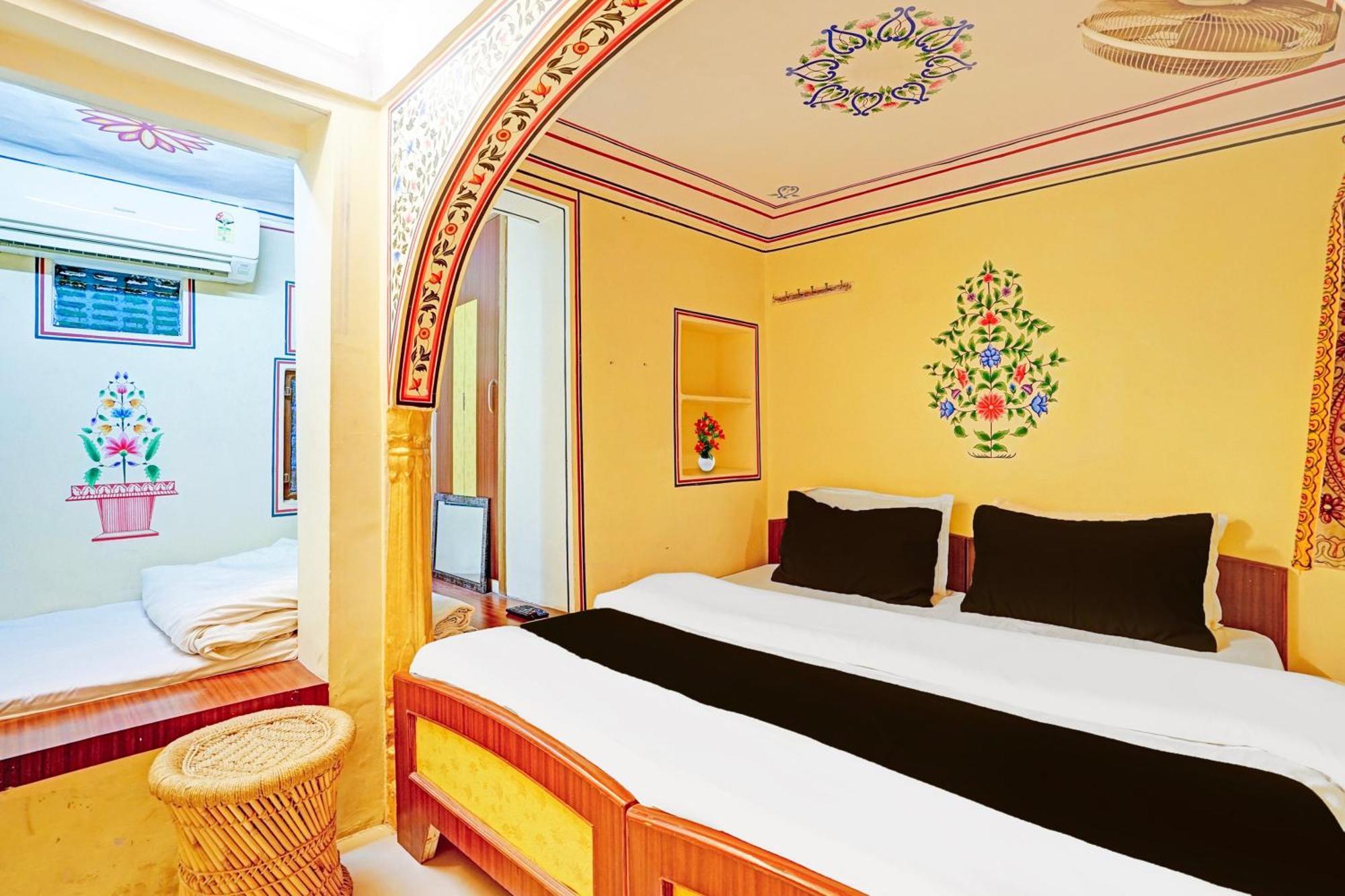 Super Collection O Ramganj Near Hawa Mahal Hotel