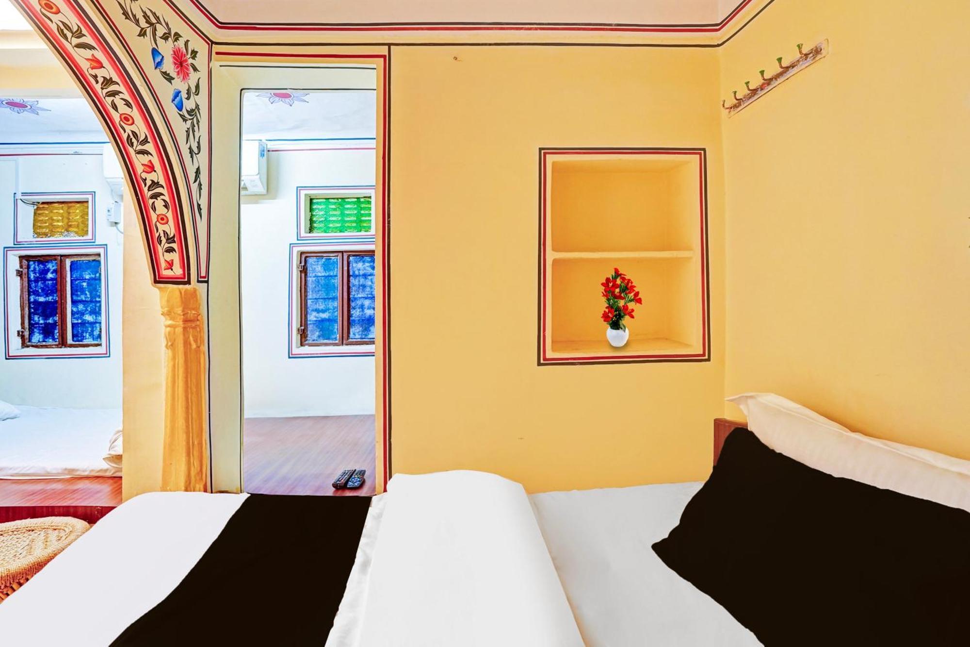 Super Collection O Ramganj Near Hawa Mahal Hotel