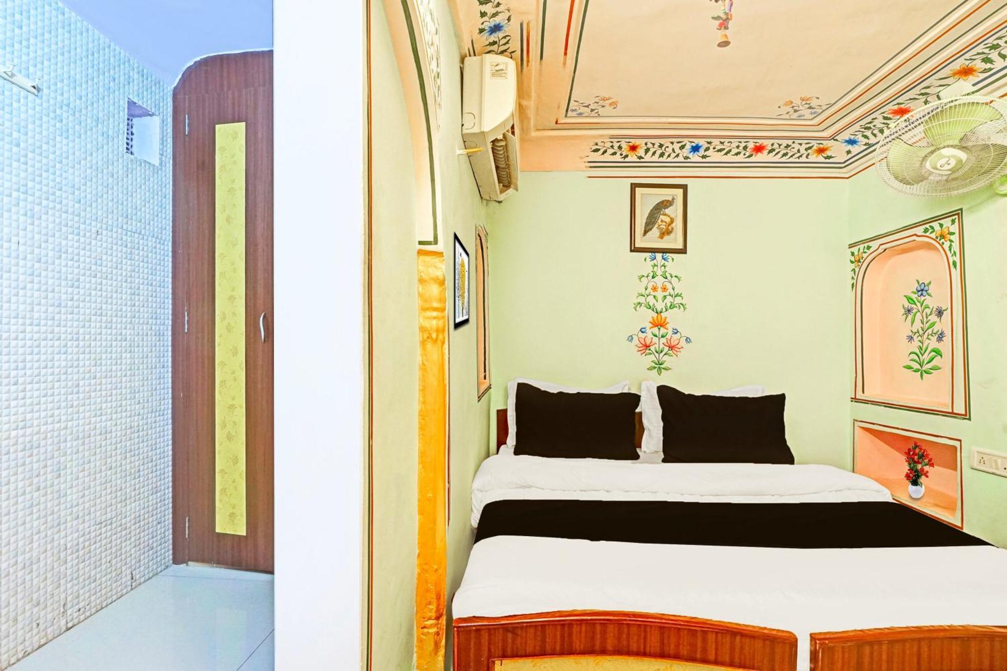 Super Collection O Ramganj Near Hawa Mahal Hotel Jaipur