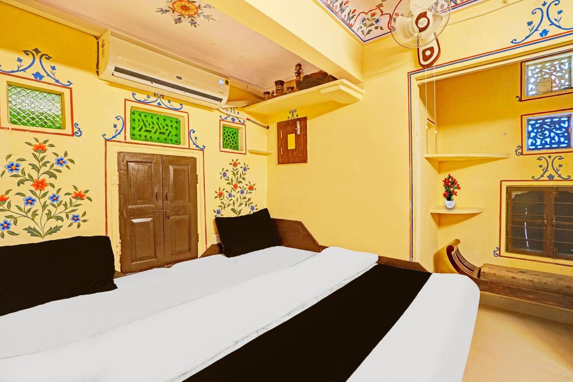 Super Collection O Ramganj Near Hawa Mahal 4*