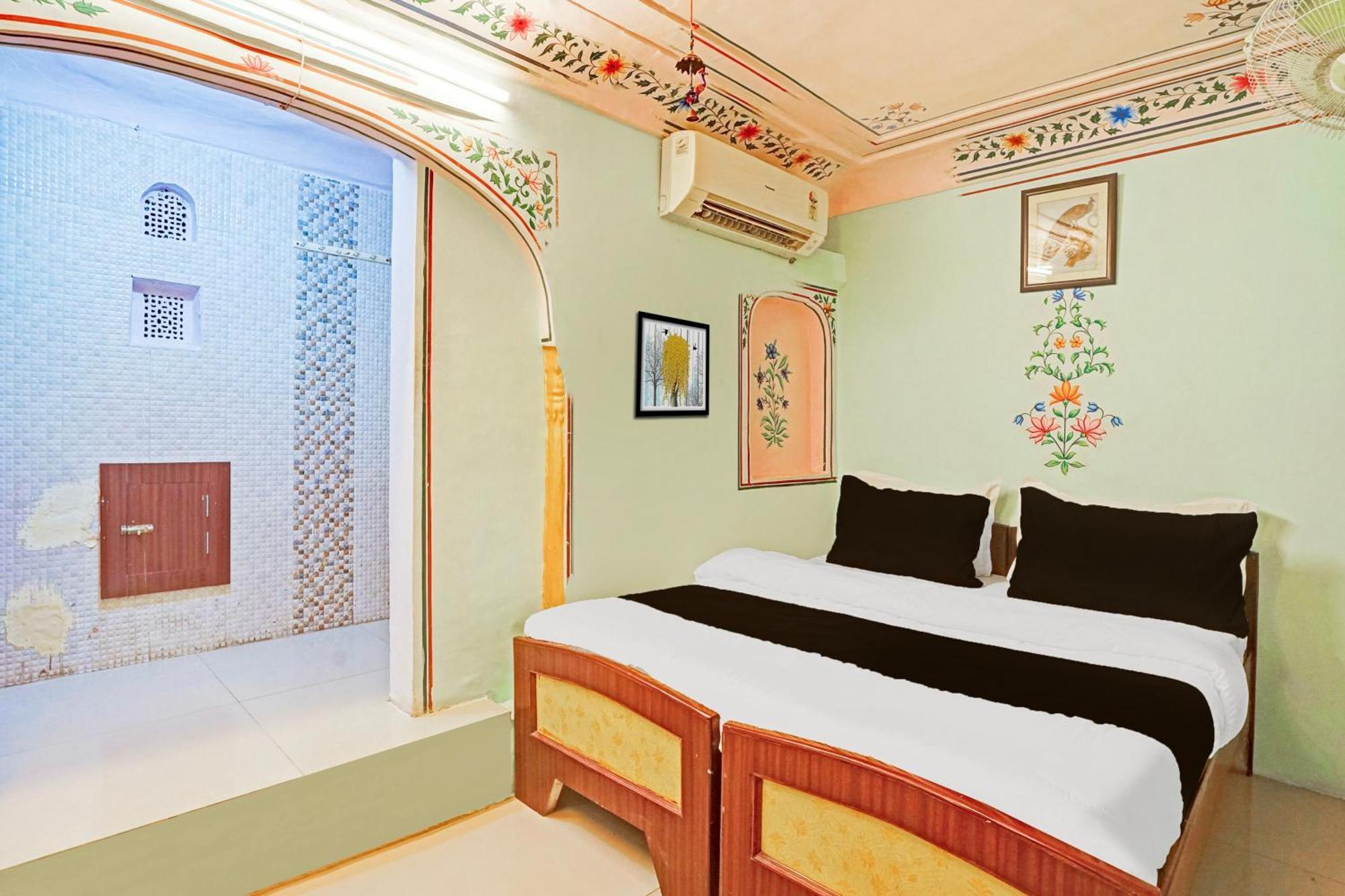Super Collection O Ramganj Near Hawa Mahal 4* Jaipur