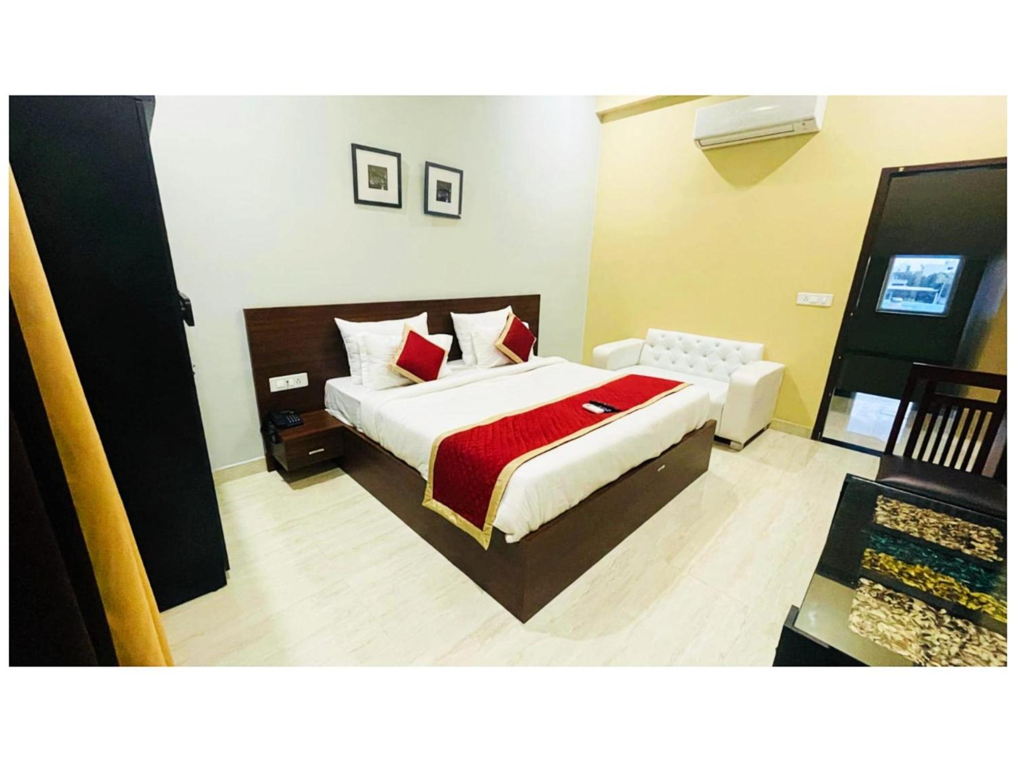 Premium Shree Ganesh Near Bypass Road, Hotel