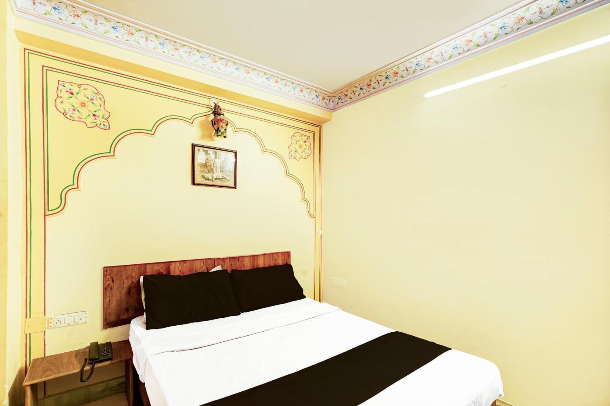 Hotel Super Collection O Gangapole Amer Road Jaipur