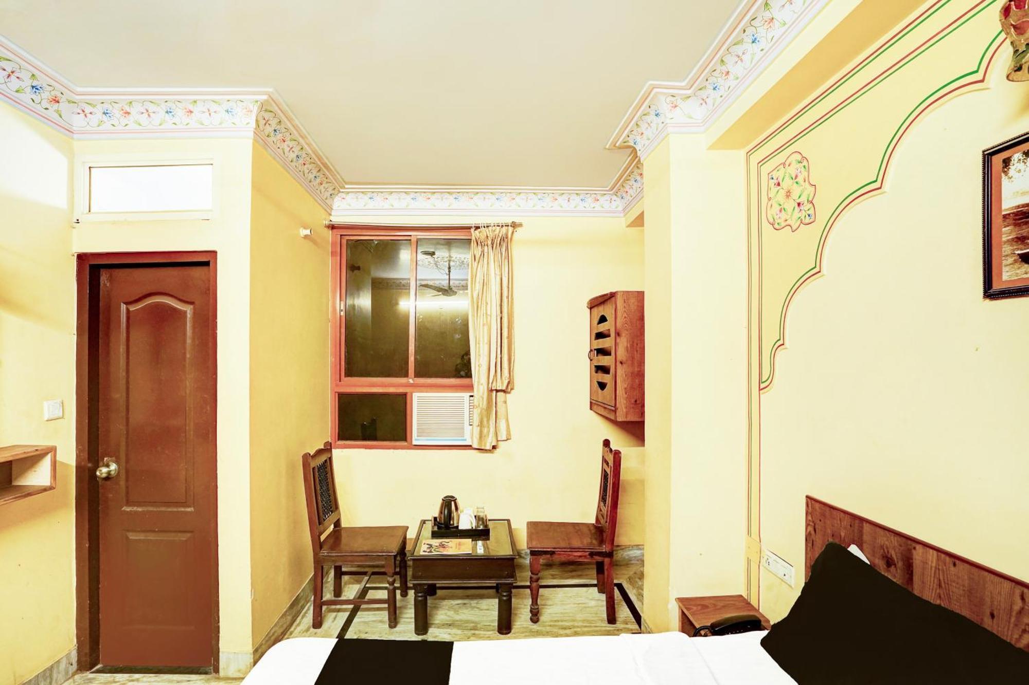 Super Collection O Gangapole Amer Road Hotel *