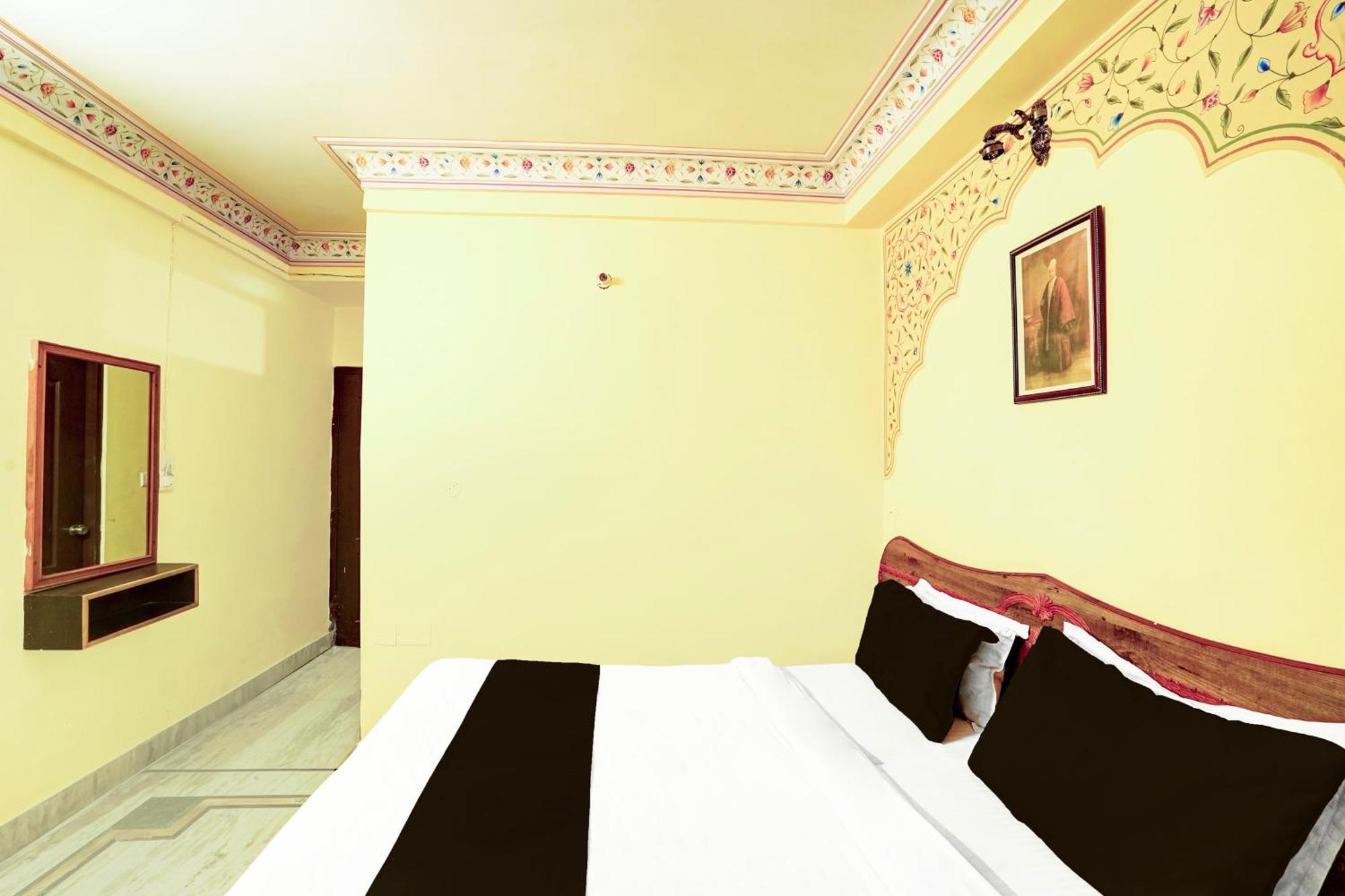 Hotel Super Collection O Gangapole Amer Road Jaipur