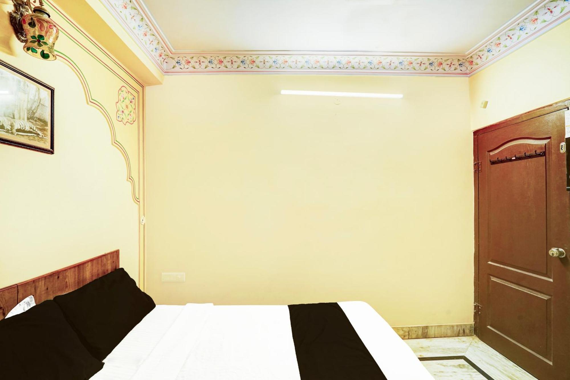 Super Collection O Gangapole Amer Road * Jaipur