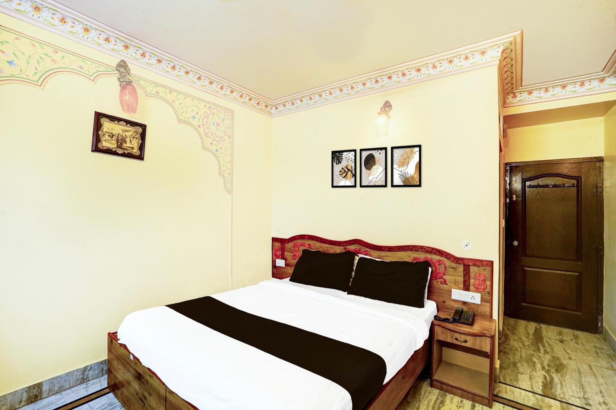 Super Collection O Gangapole Amer Road Hotel *