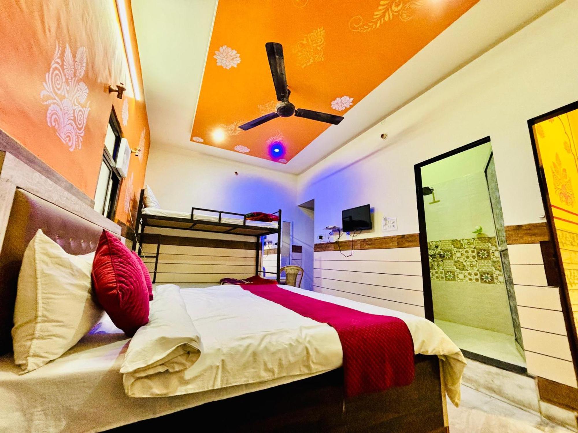 Royal Pinkcity Hostel