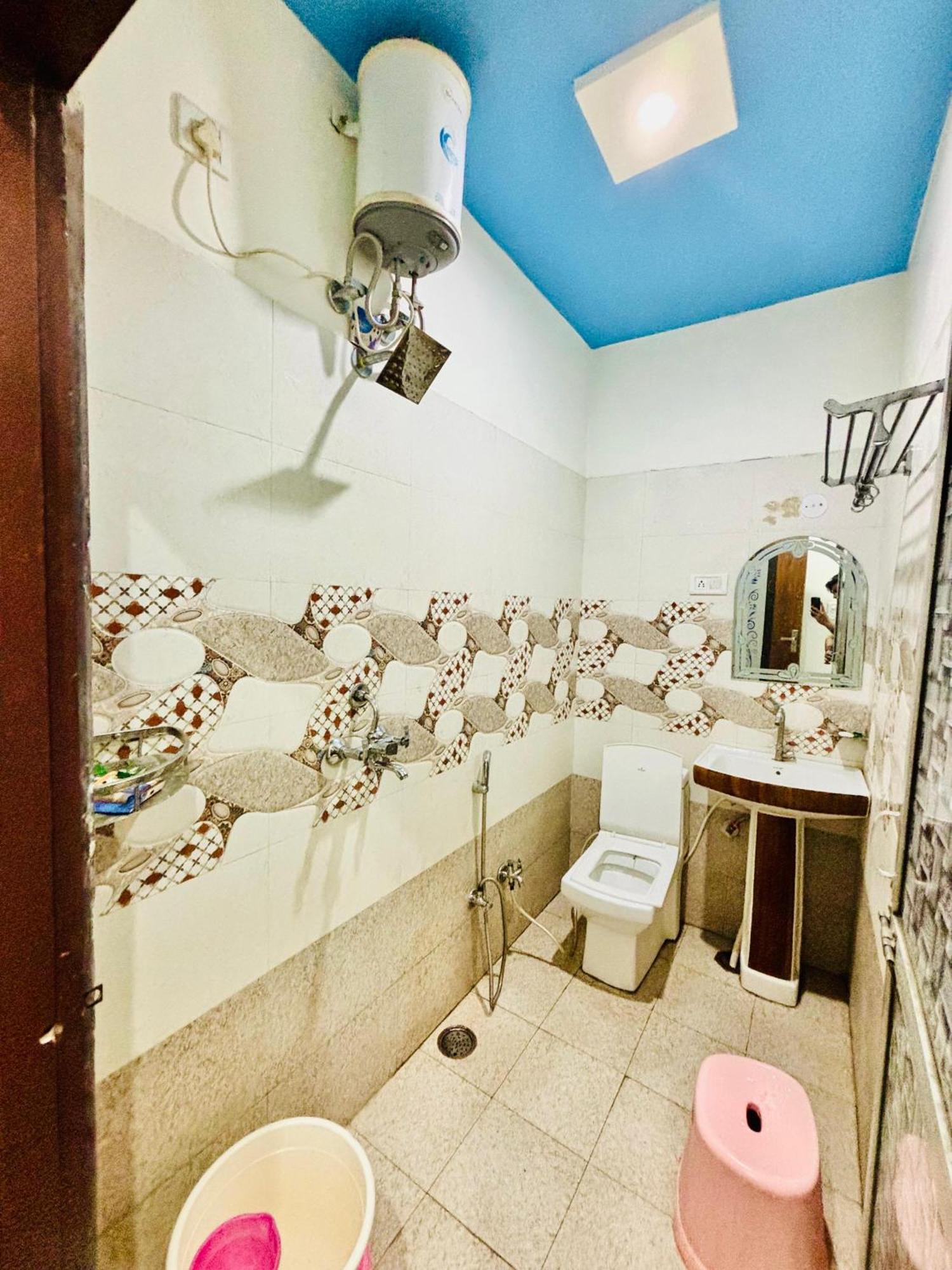 Royal Pinkcity Hostel *