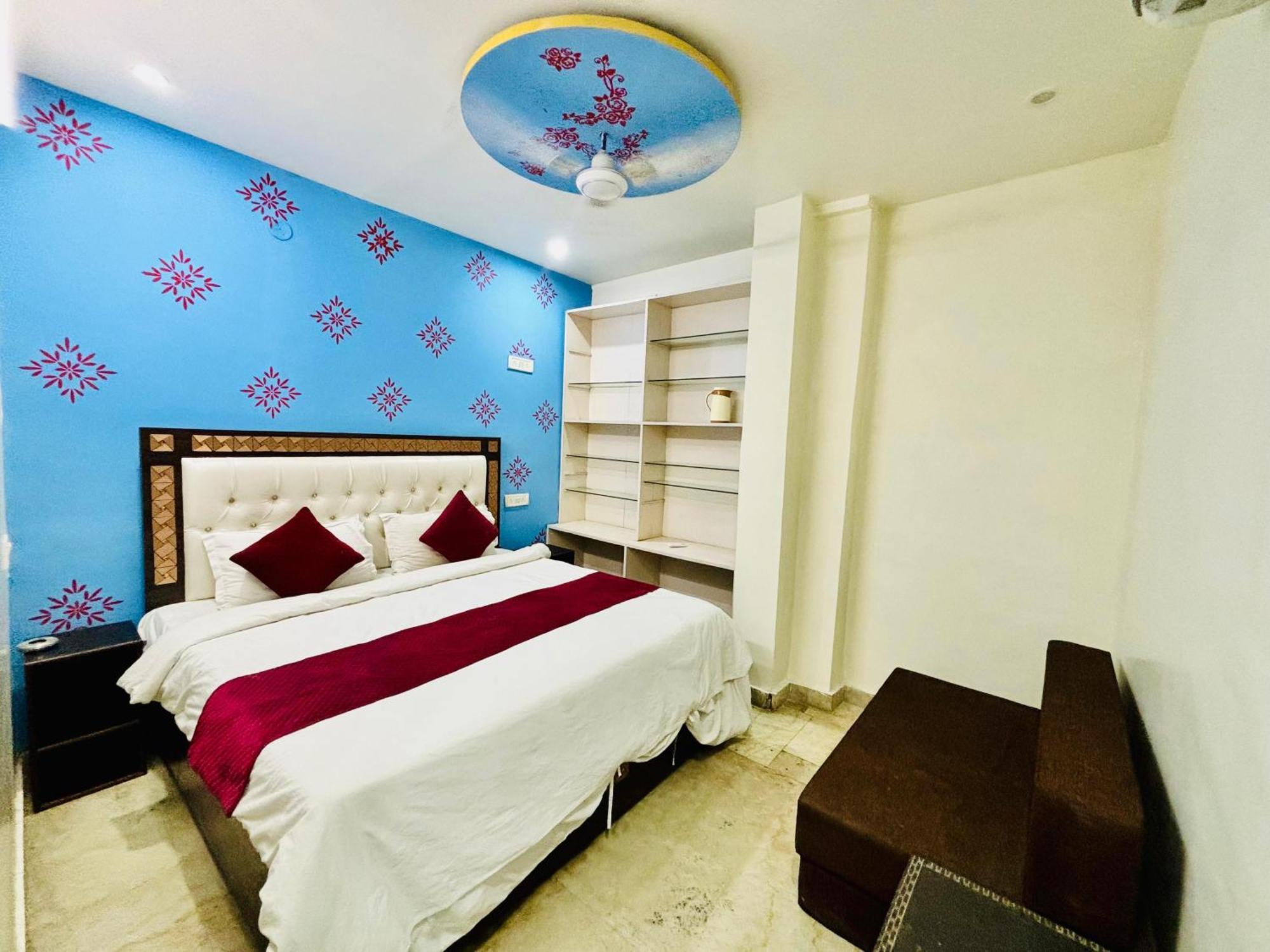 Royal Pinkcity Hostel