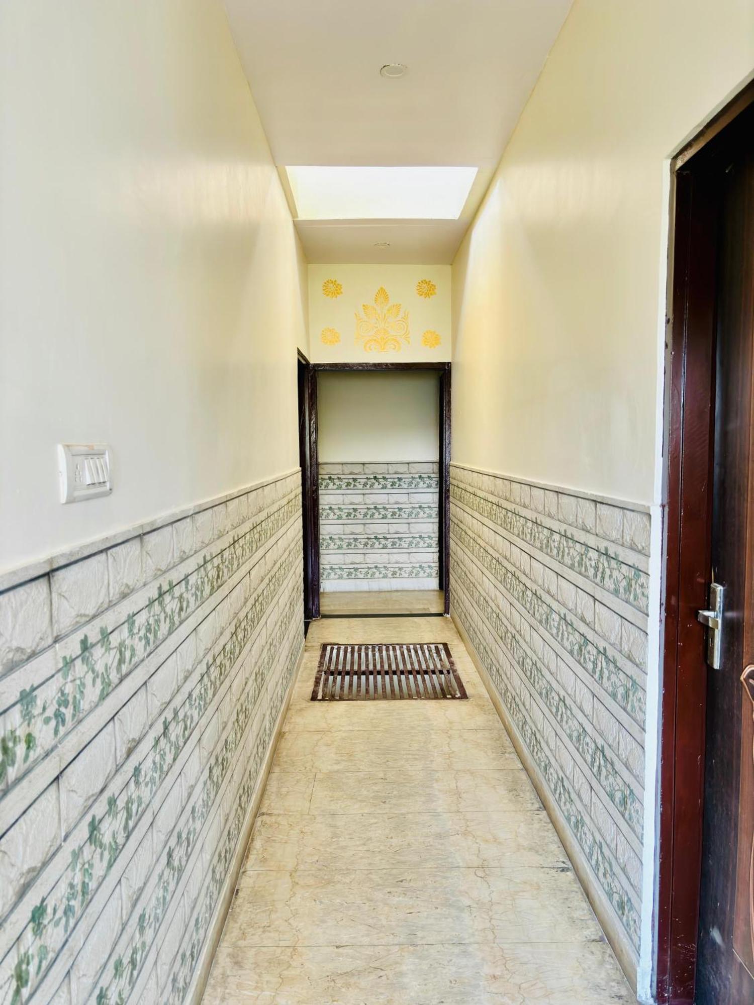 Hostel Royal Pinkcity