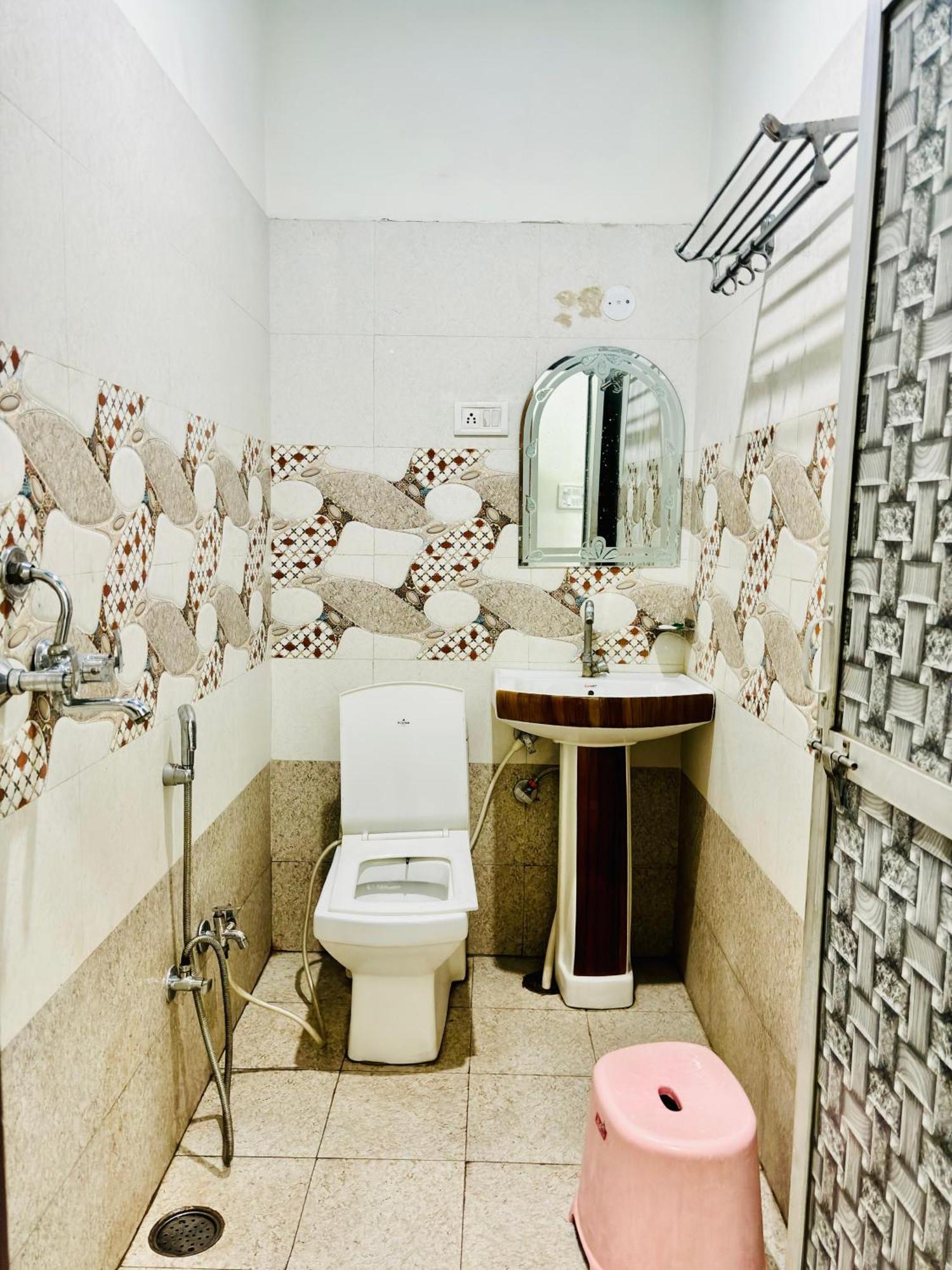 Royal Pinkcity Hostel
