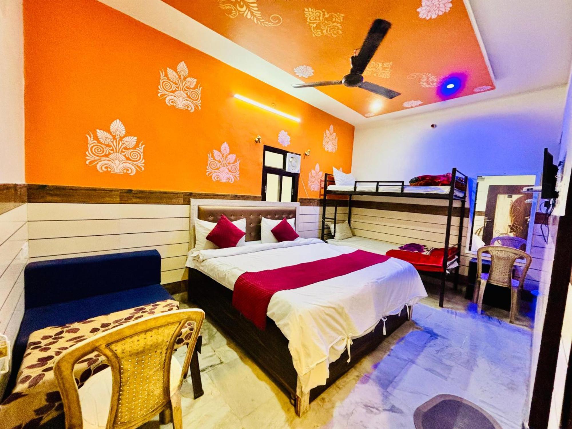 Hostel Royal Pinkcity *