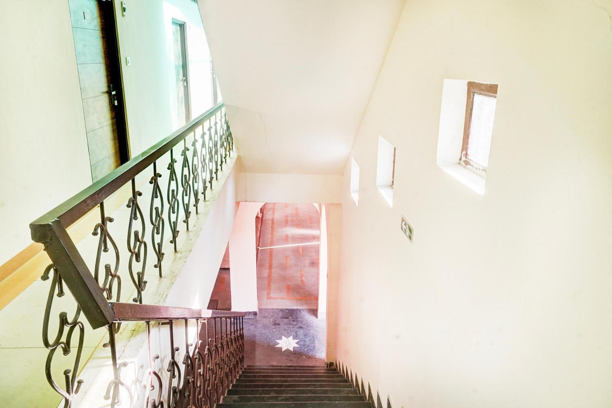 Hotel O Meera Marg Near Bani Park Formerly Cozy Vibes