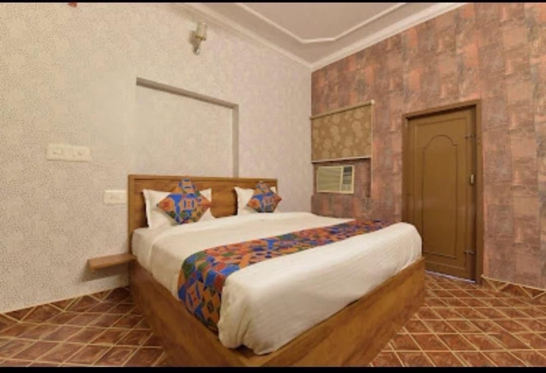 Collection O Rajwada Palace 3*
