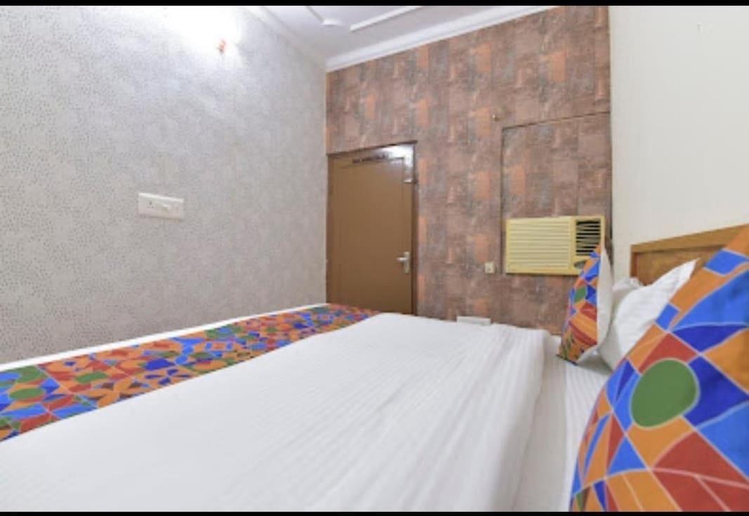 Collection O Rajwada Palace