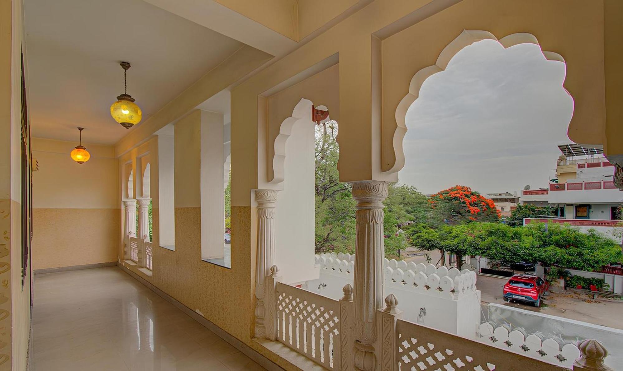 Utsav Hotel