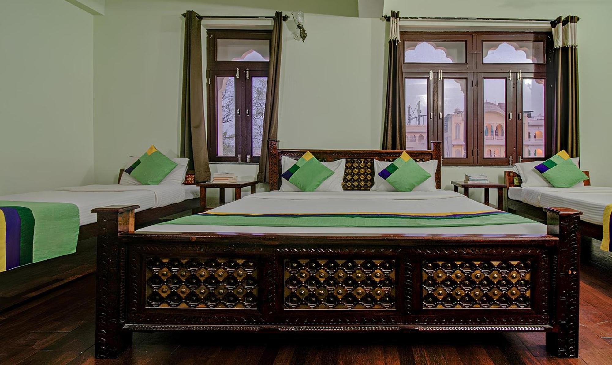 Hotel Utsav 2*