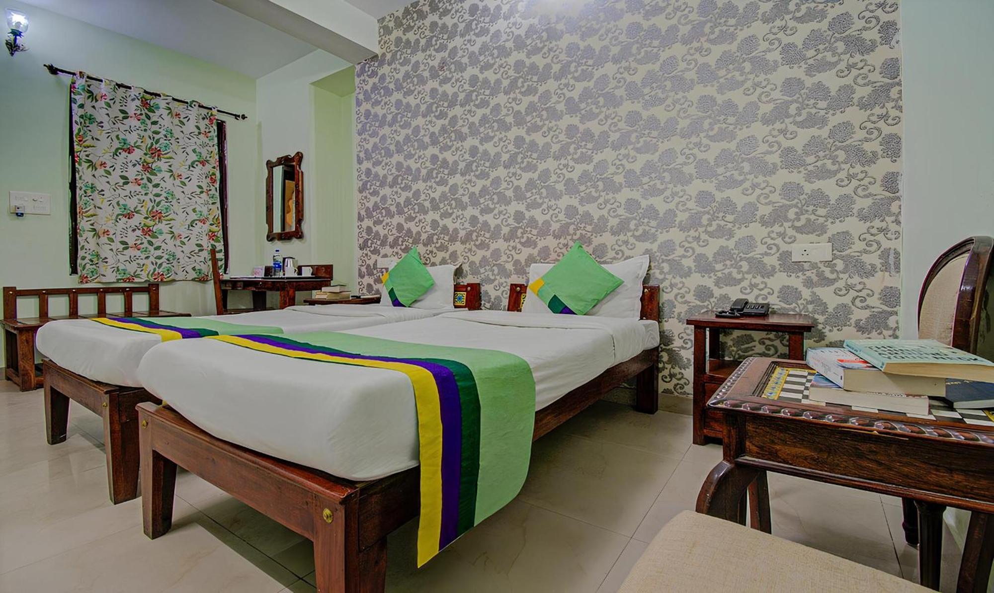 Hotel Utsav 2*