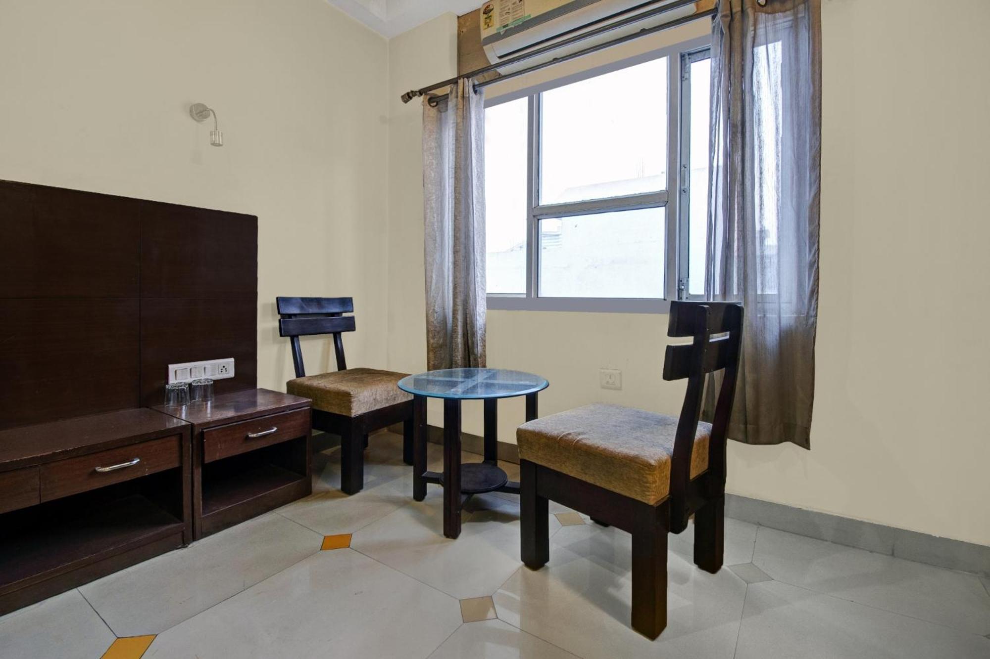 Super Townhouse Oak Heritage Heights Hotel *
