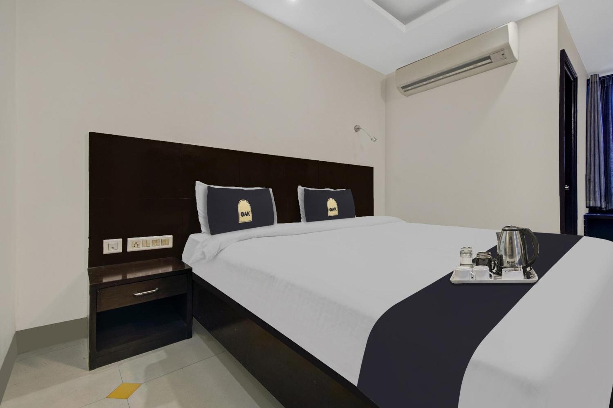 Super Townhouse Oak Heritage Heights Hotel *