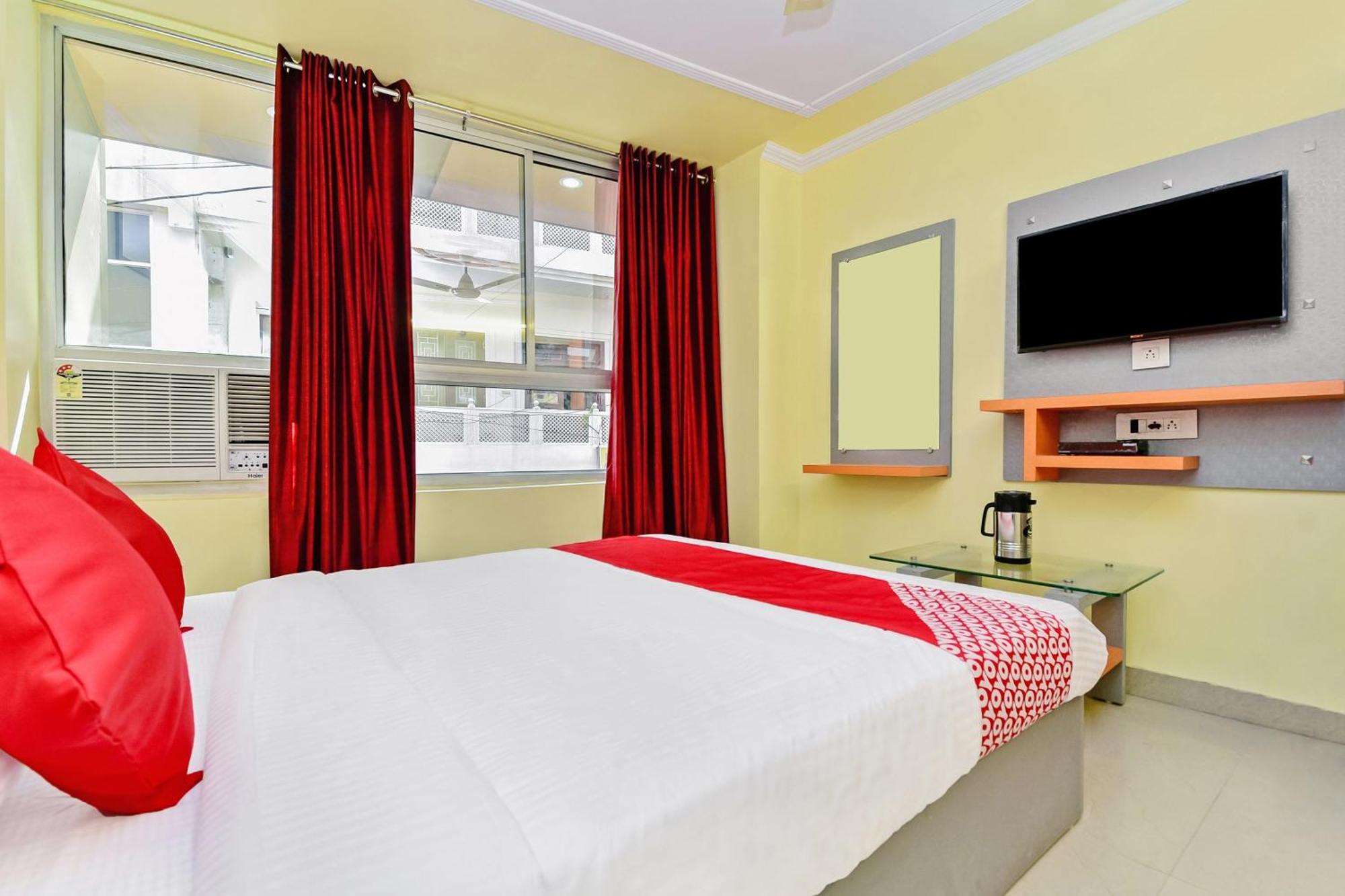 Hotel O Suraj 3*