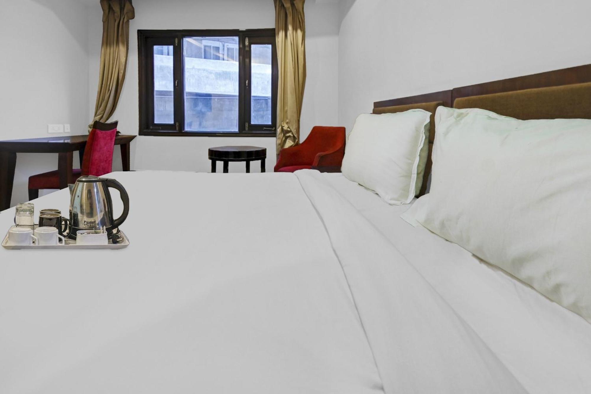 Super Townhouse The Grand Hotel