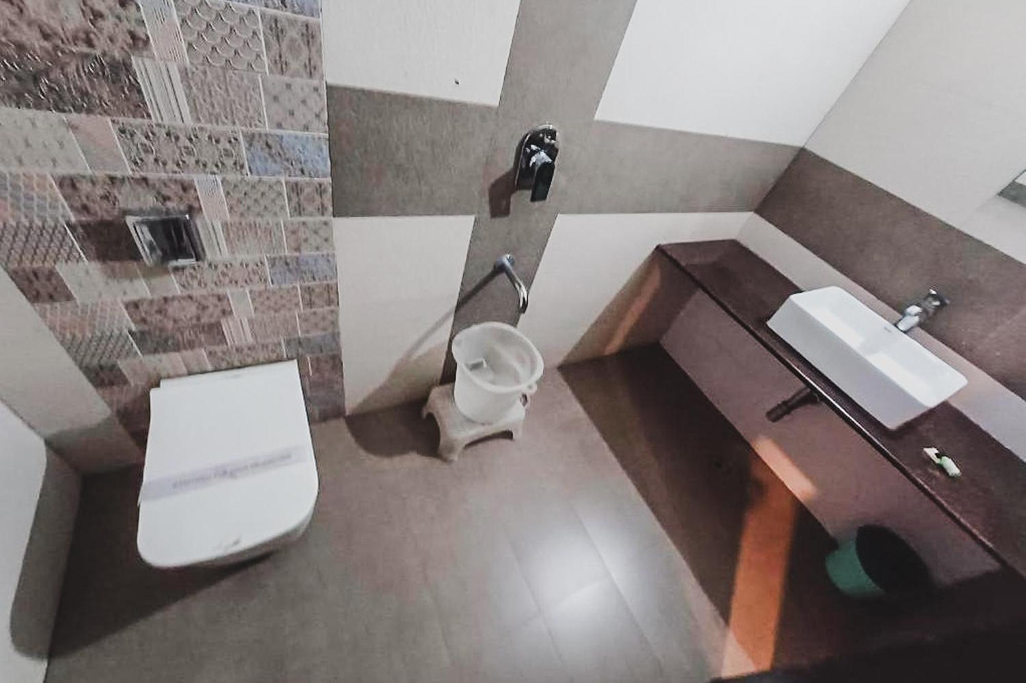Hotel Rashika Palace Near Sindhi Camp Bus Stand, 3*