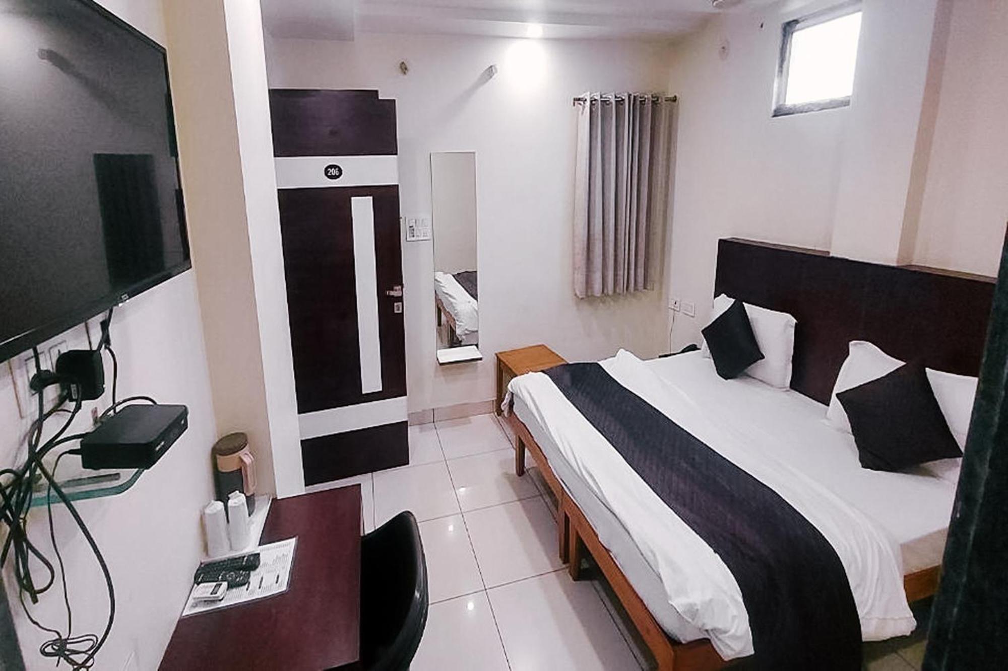 Rashika Palace Near Sindhi Camp Bus Stand, Hotel 3*