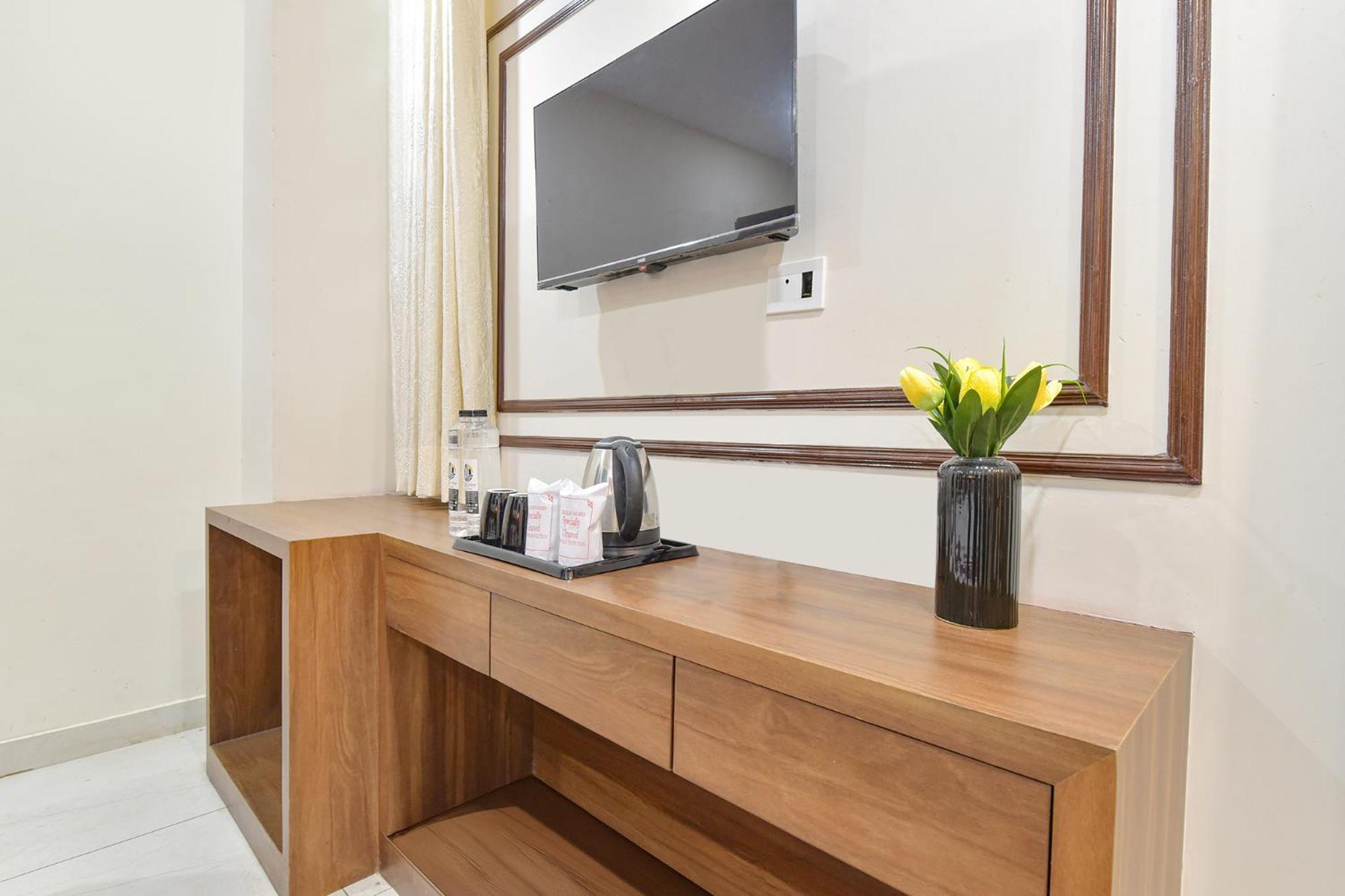 Hotel Fabhotel Lfc