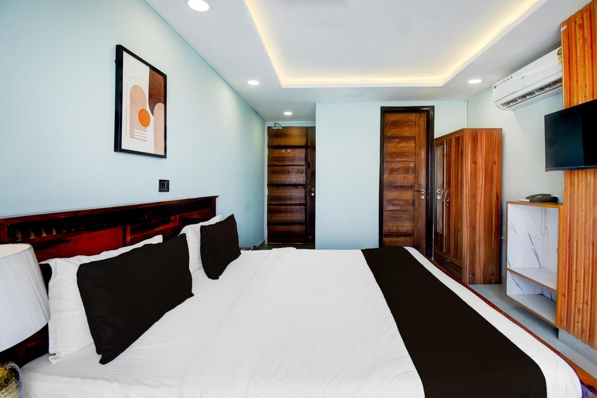 Fabhotel Pink Palace Hotel 3*