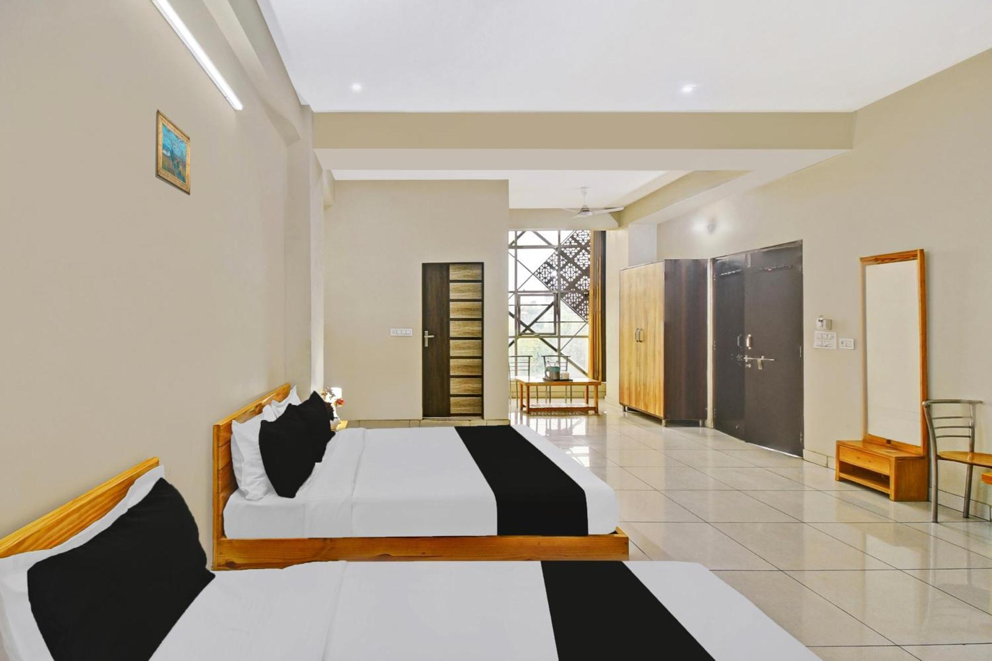 Hotel Super Collection O Abhay 4*