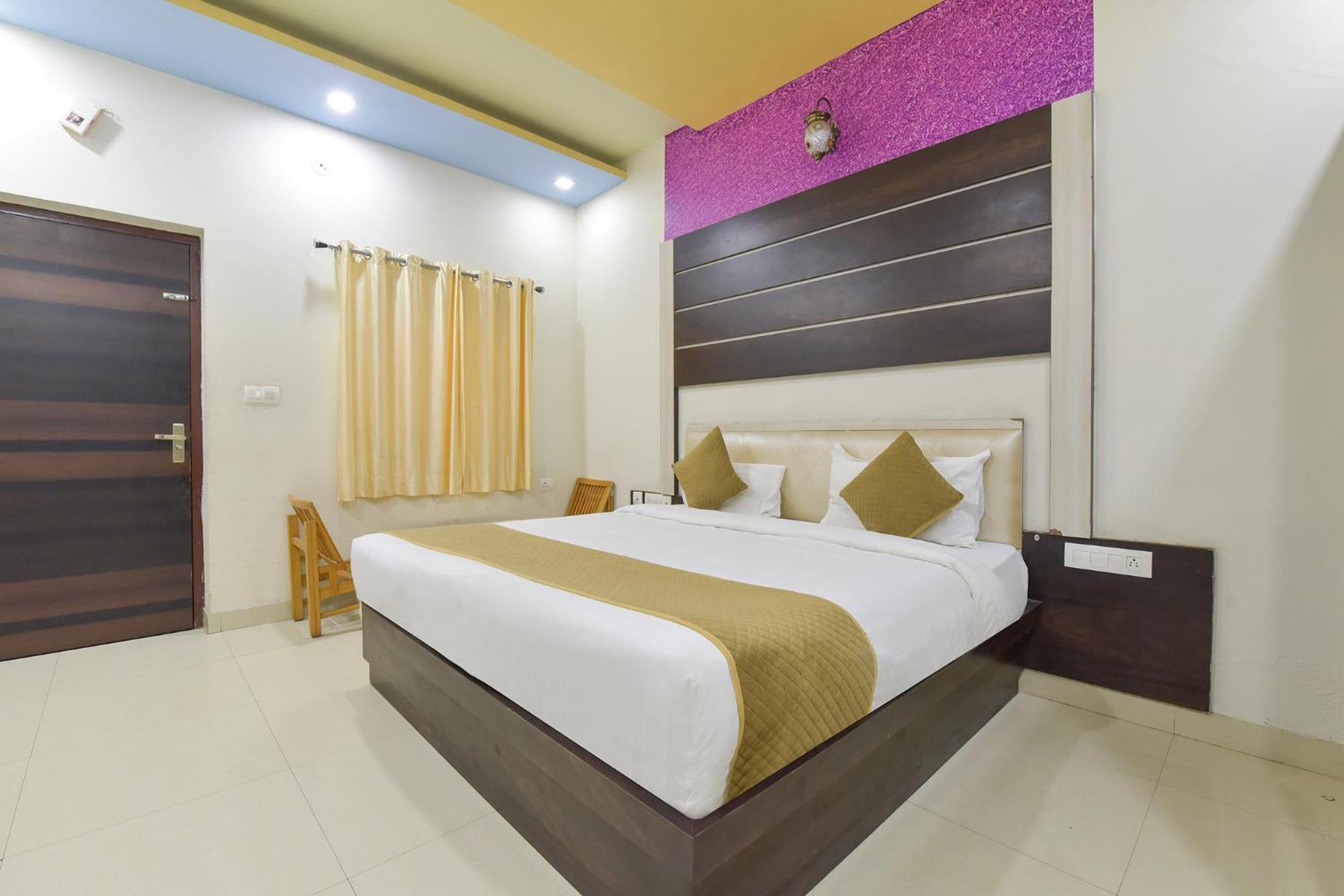 Fabhotel Airport View- Near Airport *