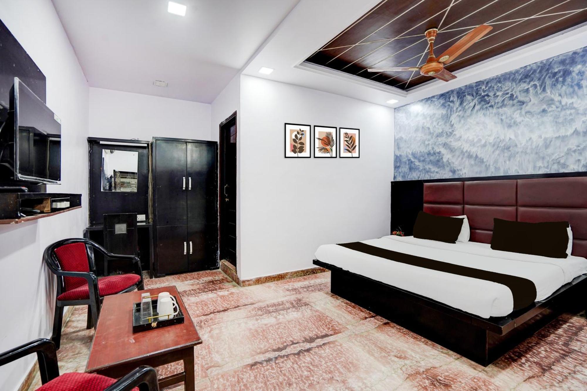 Townhouse Oak Railway Station Road Formerly Rawat * Jaipur