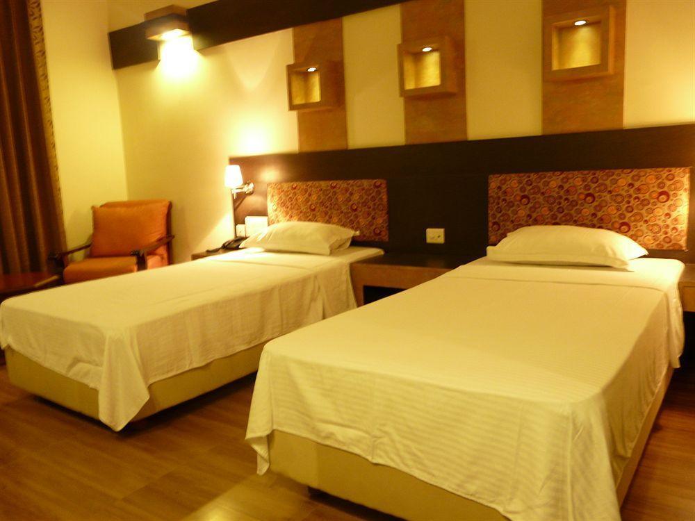 Hotel H R Palace